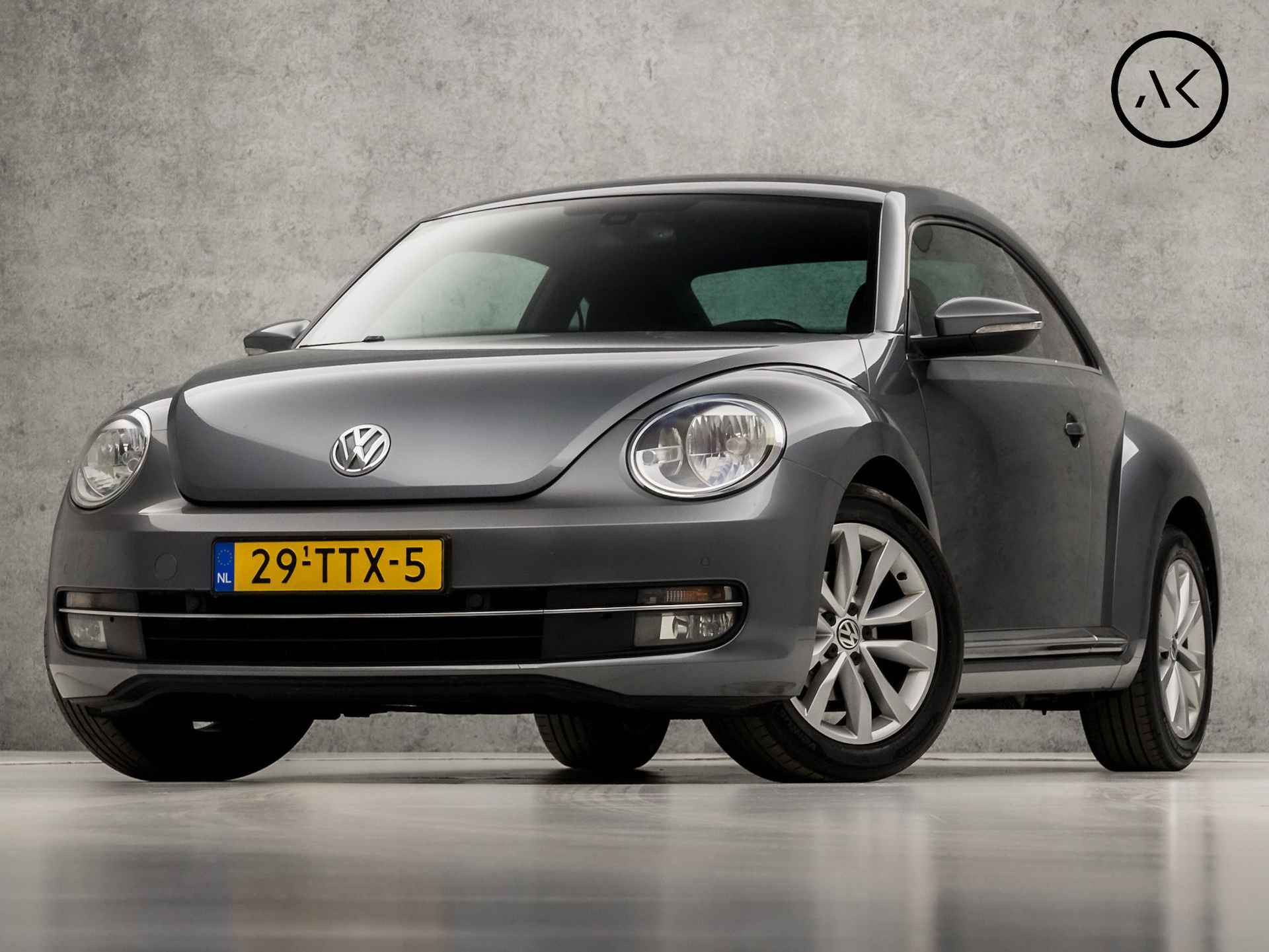 Volkswagen Beetle 1.2 TSI Sport Design (NAVIGATIE, CLIMATE, BLUETOOTH, GETINT GLAS, PARKEERSENSOREN, SPORTSTOELEN, CRUISE, ZWART HEMEL, LM VELGEN, NIEUWSTAAT) - 1/28