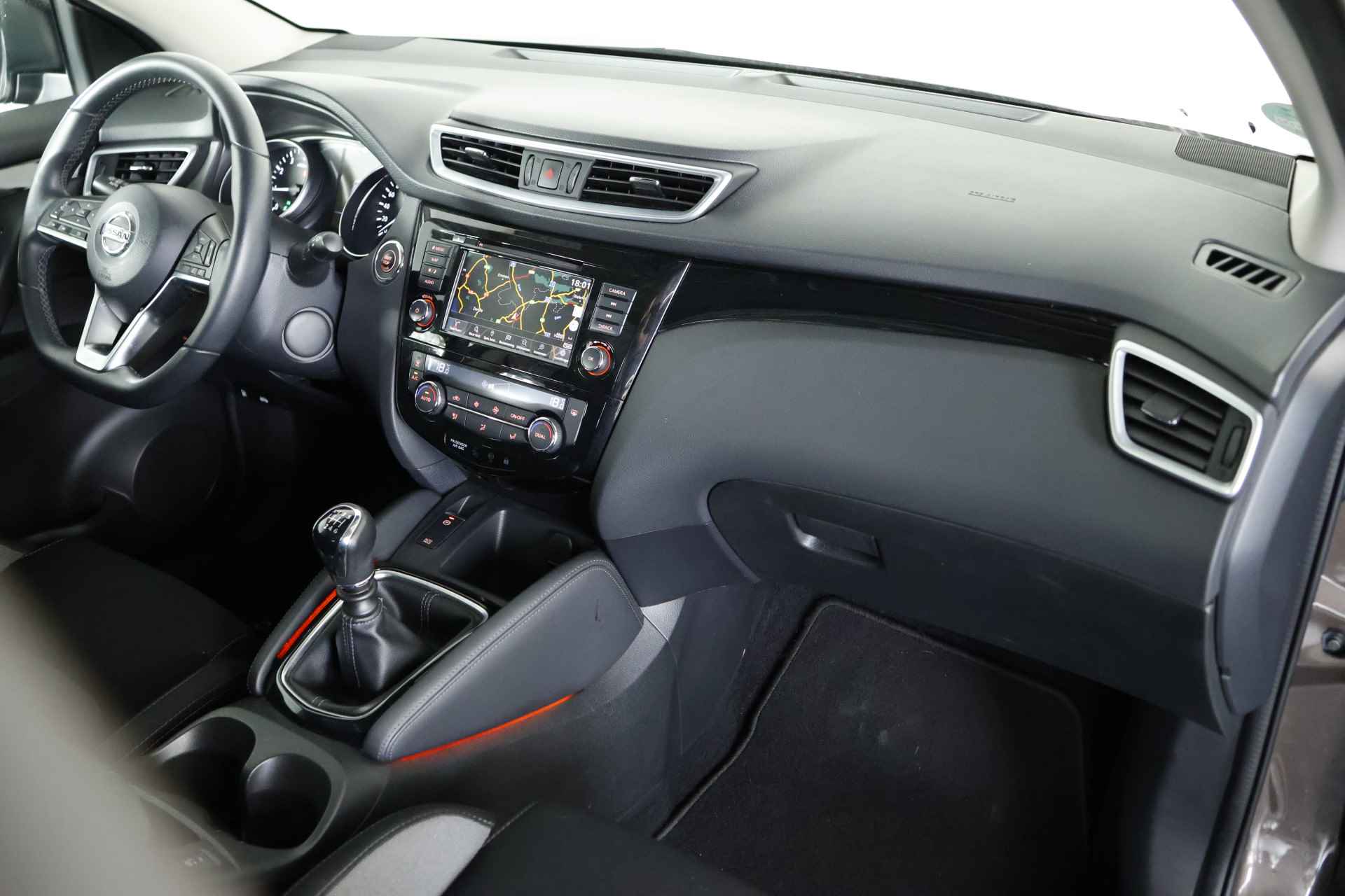 Nissan QASHQAI 1.3 DIG-T N-Connecta Navigatie / Cruise / Carplay / Panorama - 3/30