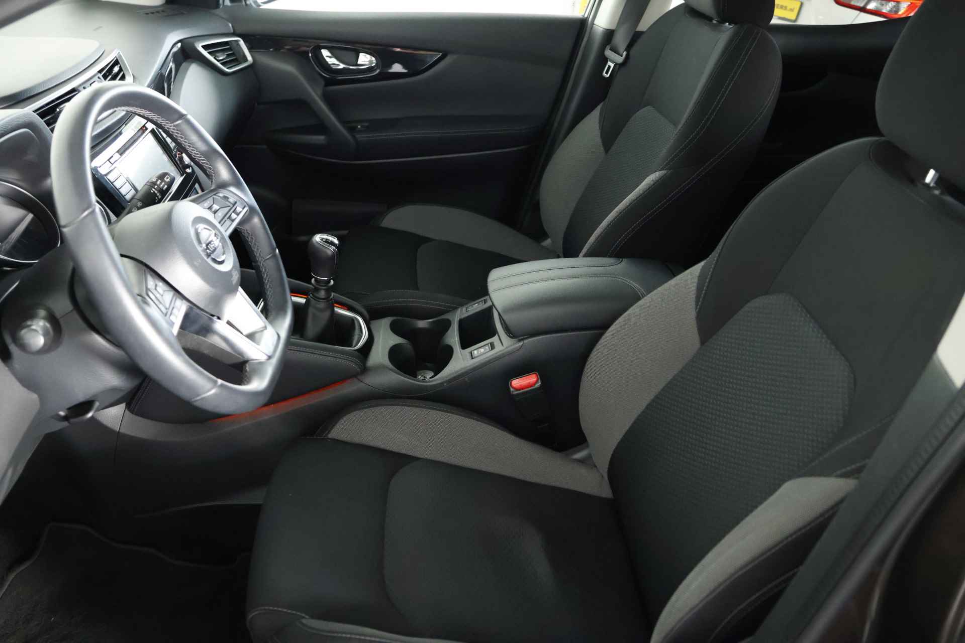 Nissan QASHQAI 1.3 DIG-T N-Connecta Navigatie / Cruise / Carplay / Panorama - 6/30
