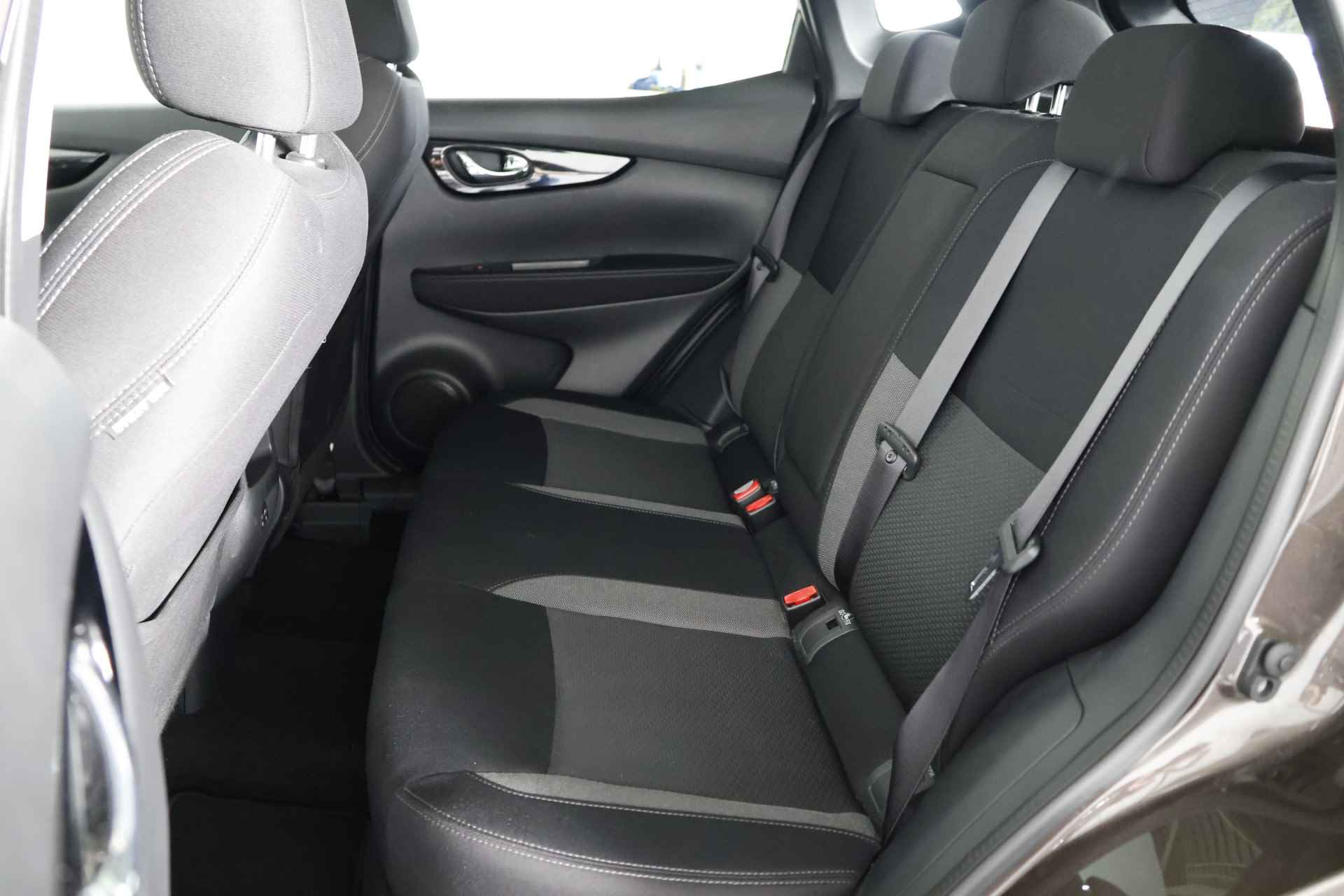 Nissan QASHQAI 1.3 DIG-T N-Connecta Navigatie / Cruise / Carplay / Panorama - 13/30