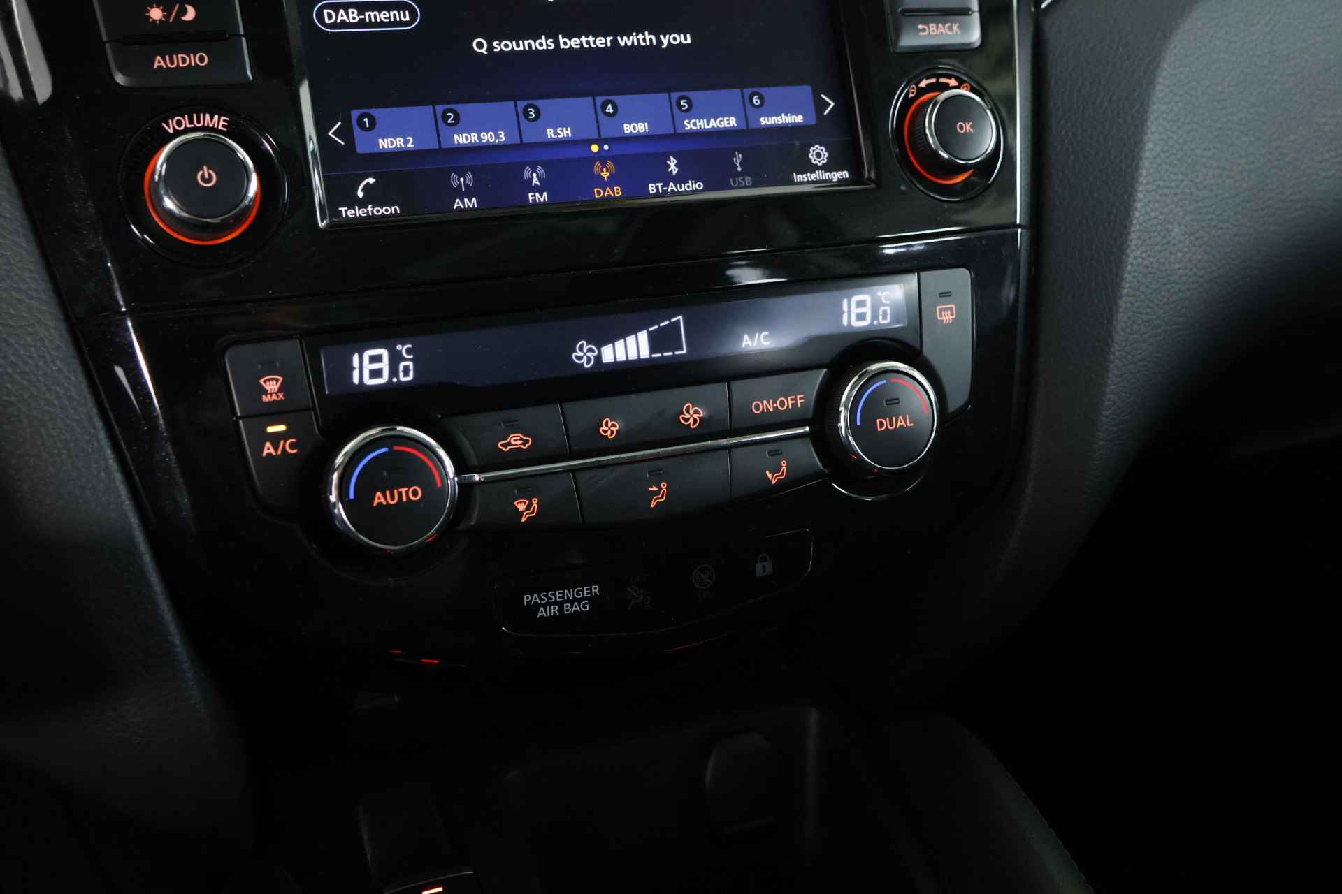 Nissan QASHQAI 1.3 DIG-T N-Connecta Navigatie / Cruise / Carplay / Panorama - 23/30