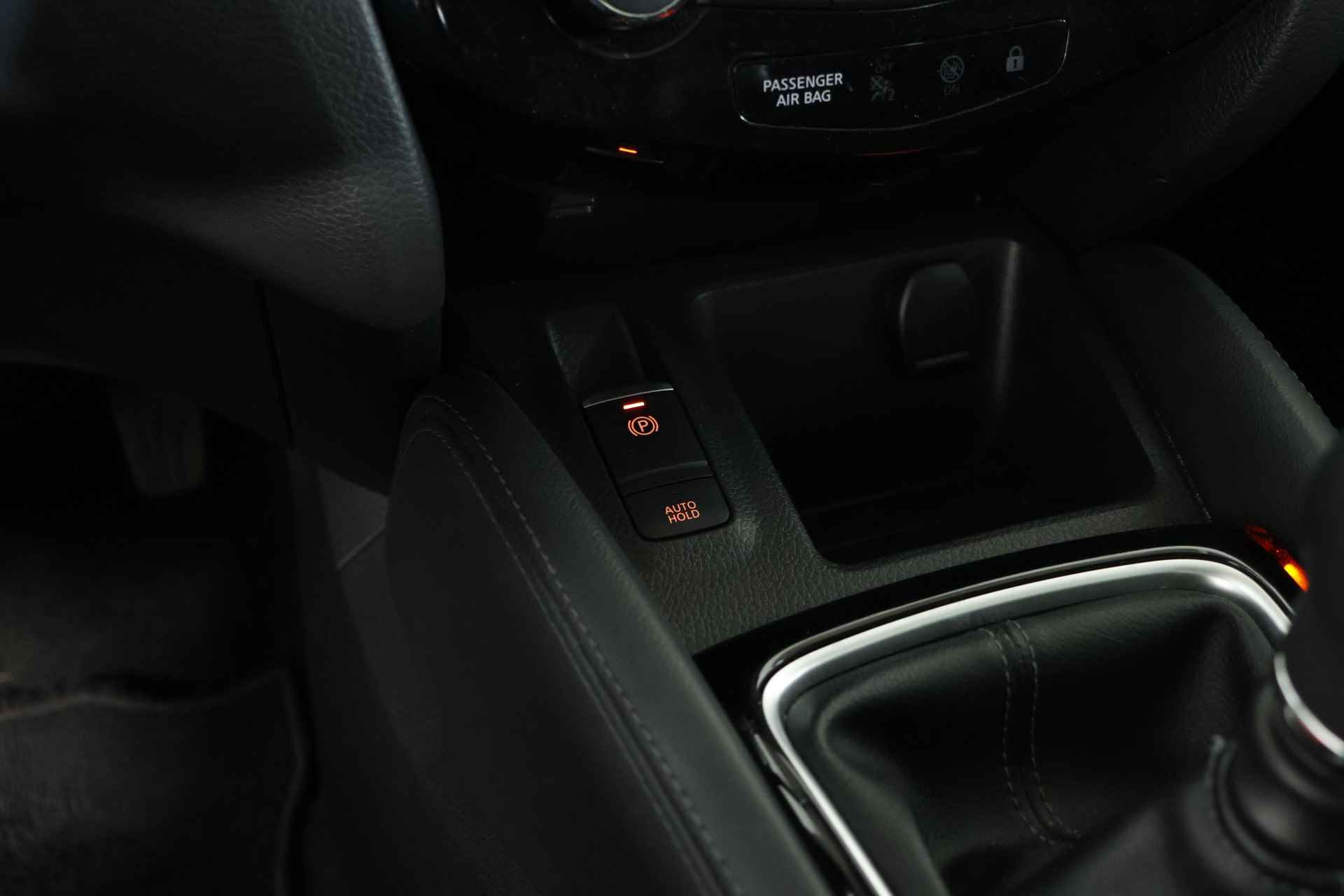 Nissan QASHQAI 1.3 DIG-T N-Connecta Navigatie / Cruise / Carplay / Panorama - 24/30