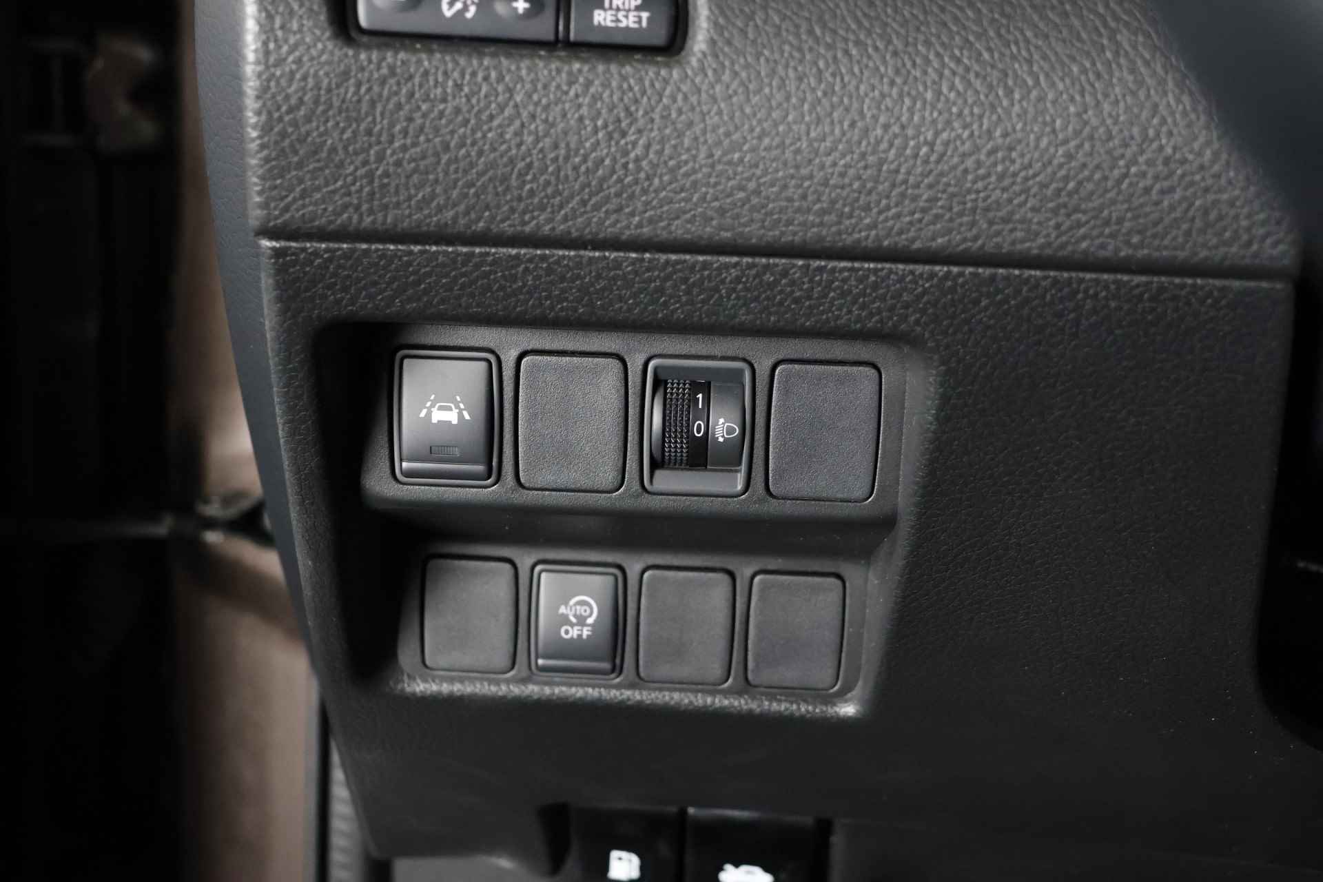 Nissan QASHQAI 1.3 DIG-T N-Connecta Navigatie / Cruise / Carplay / Panorama - 26/30