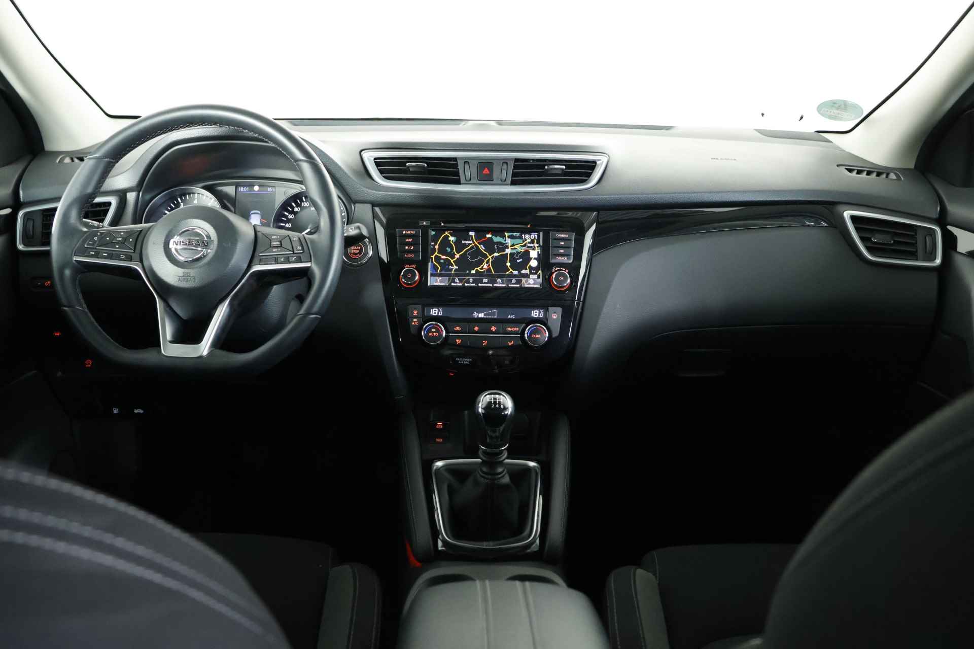 Nissan QASHQAI 1.3 DIG-T N-Connecta Navigatie / Cruise / Carplay / Panorama - 28/30