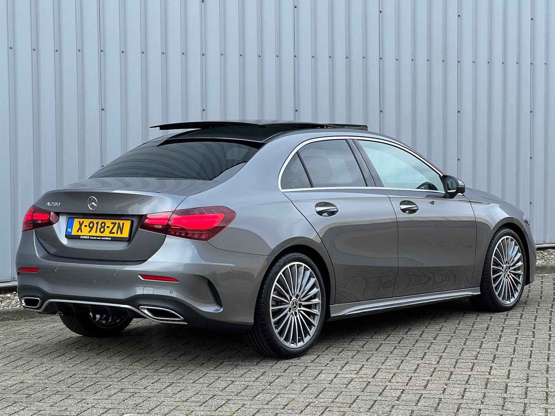 Mercedes-Benz A-klasse 200 AMG | Premium Plus | Panoramadak | Memorystoelen Verwarmd | Burmester | Distronic | 360° Camera | Sfeerverlichting | Apple & Android Carplay - 3/31