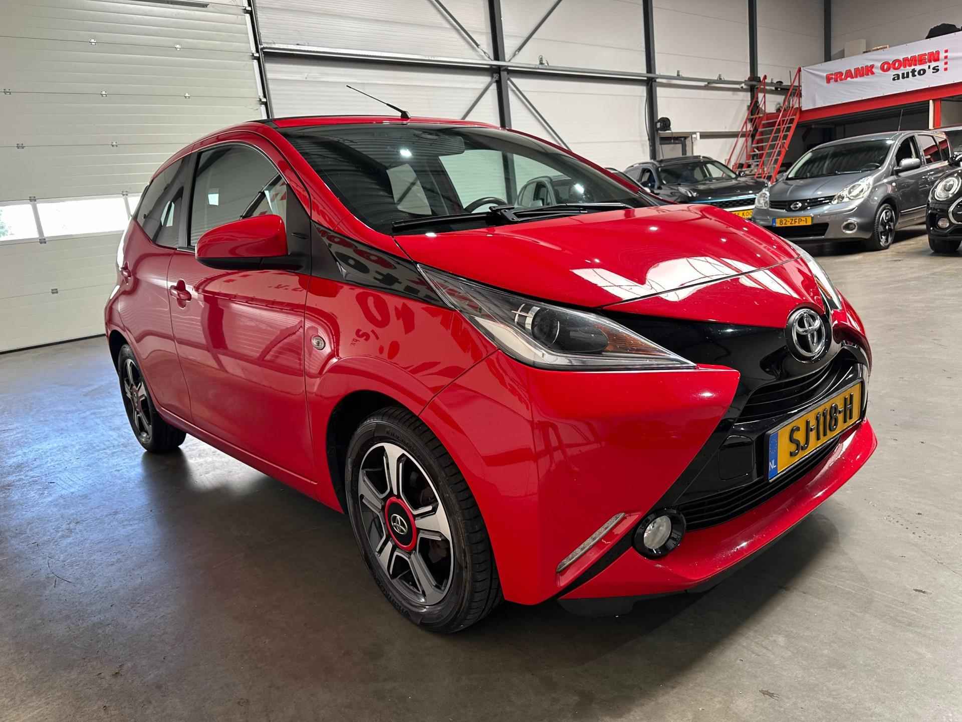 Toyota Aygo 1.0 VVT-i x-pose + Schuifdak | Camera | Climate | Navigatie | 1e Eigenaar - 6/26