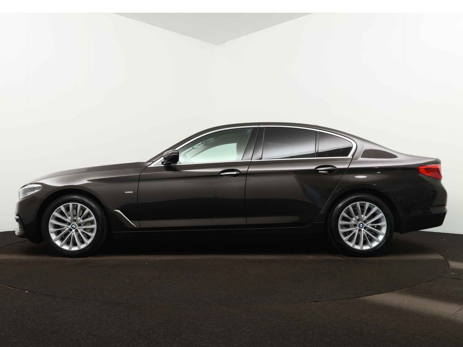BMW 5 Serie Sedan 530i High Executive Limited | Leder | Navigatie | Elektrische achterklep | - 4/28