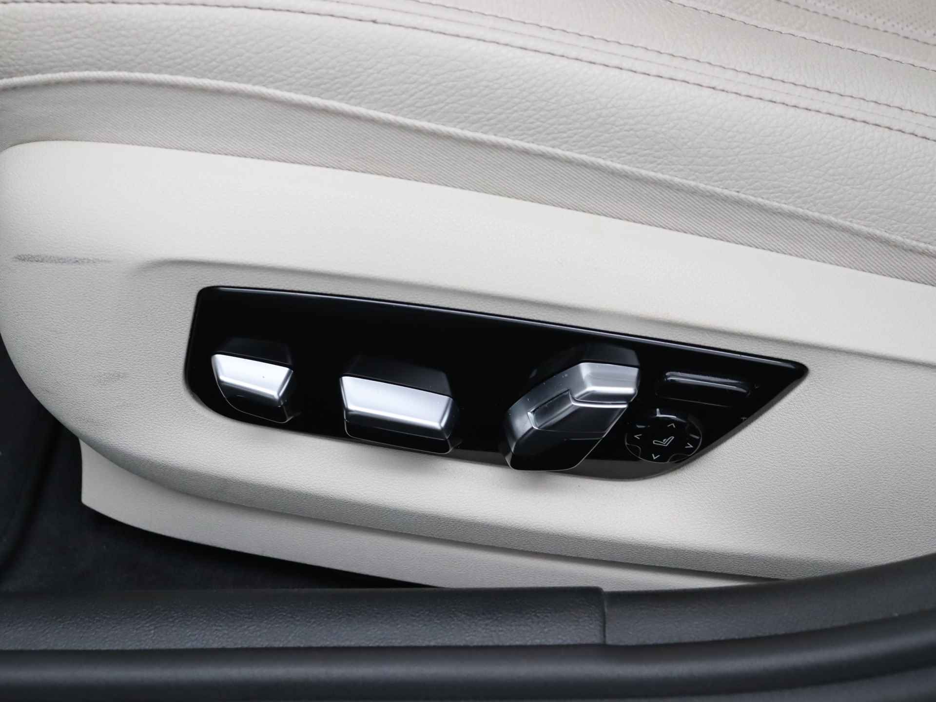 BMW 5 Serie Sedan 530i High Executive Limited | Leder | Navigatie | Elektrische achterklep | - 24/28