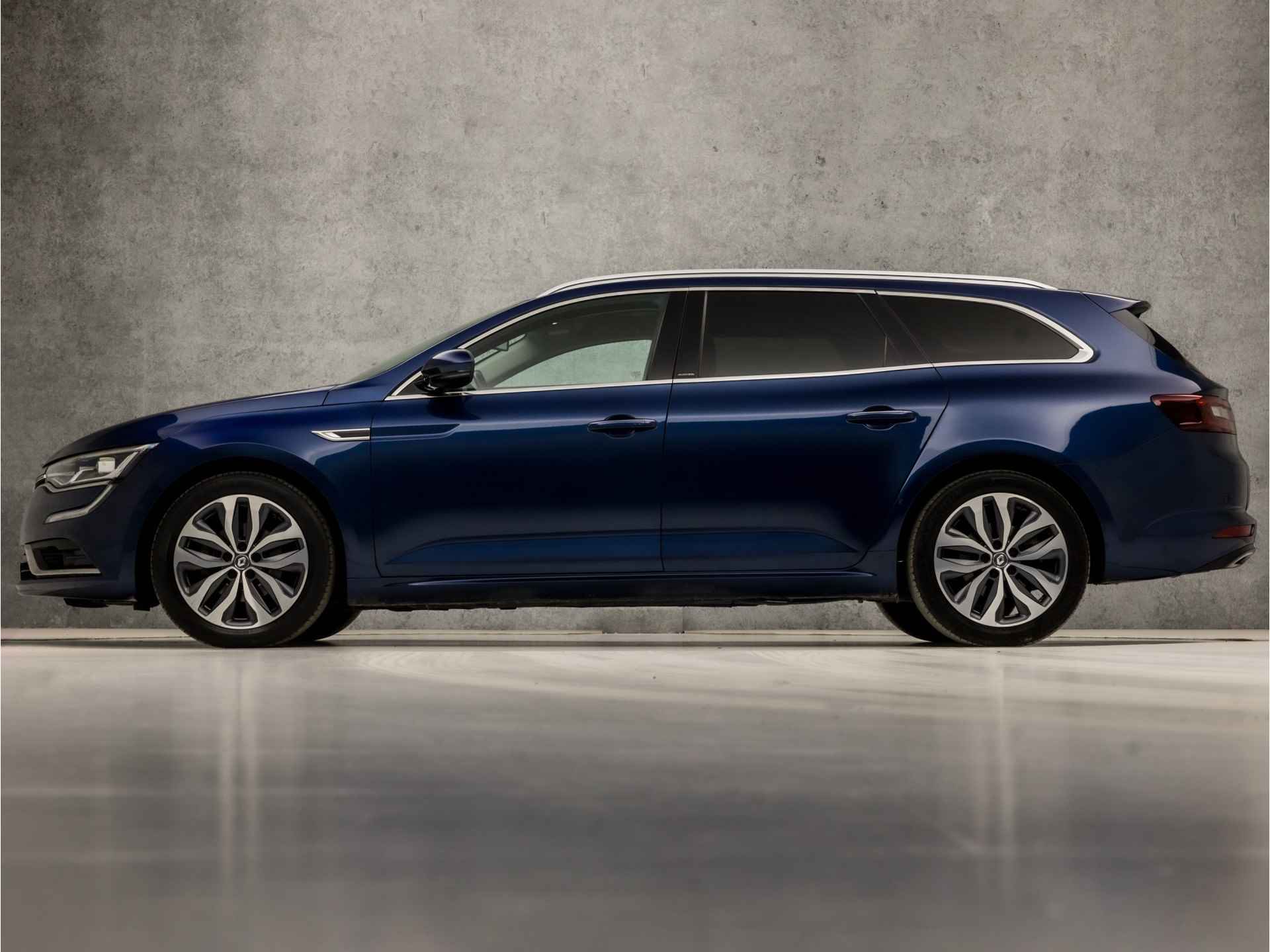 Renault Talisman Estate 1.5 dCi Intens Automaat (GROOT NAVI, DIGITAL COCKPIT, CAMERA, LEDER, GETINT GLAS, LED KOPLAMPEN, SPORTSTOELEN, CRUISE, PARKEERSENSOREN, NIEUWE APK, NIEUWSTAAT) - 2/36