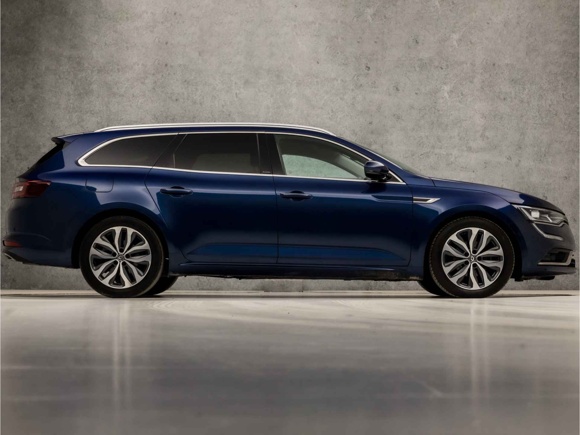 Renault Talisman Estate 1.5 dCi Intens Automaat (GROOT NAVI, DIGITAL COCKPIT, CAMERA, LEDER, GETINT GLAS, LED KOPLAMPEN, SPORTSTOELEN, CRUISE, PARKEERSENSOREN, NIEUWE APK, NIEUWSTAAT) - 4/36