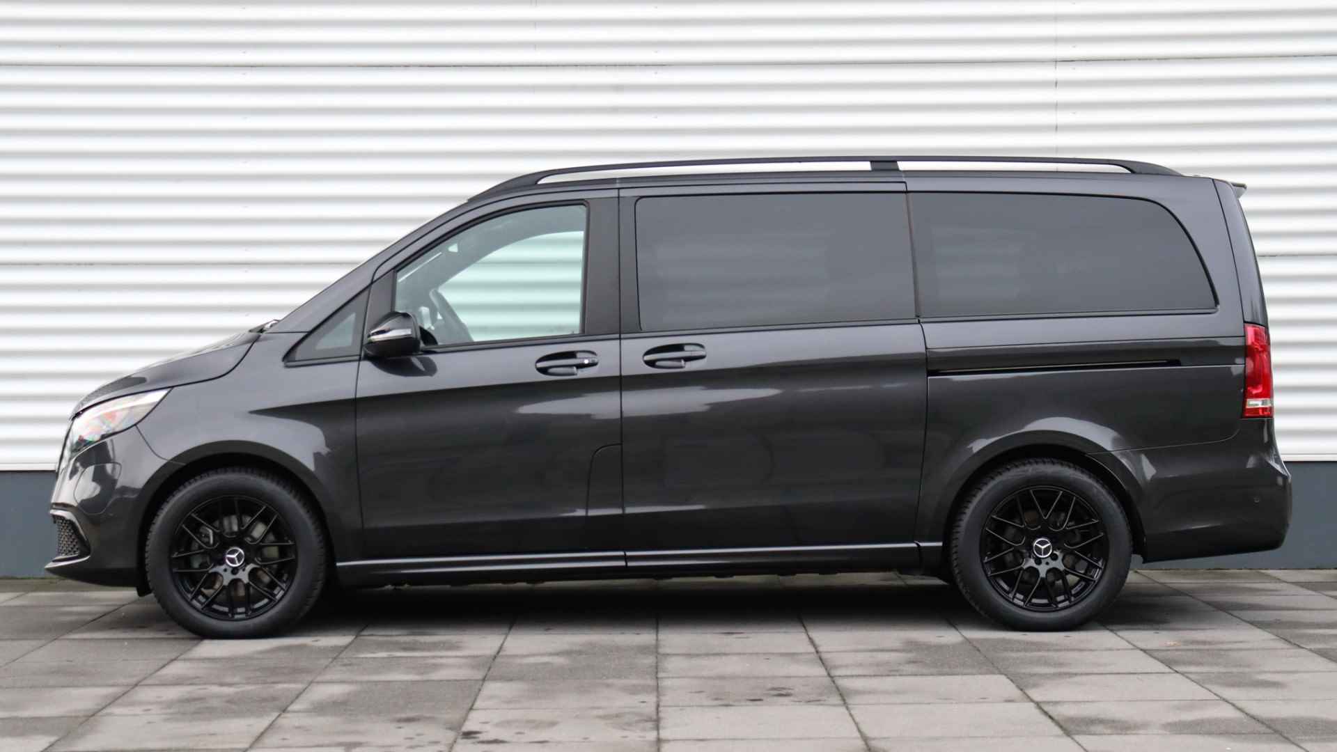 Mercedes-Benz EQV 300 L2 Avantgarde 7-Pers | Burmester | Surround View | Airmatic | Leder | Distronic plus - 2/30