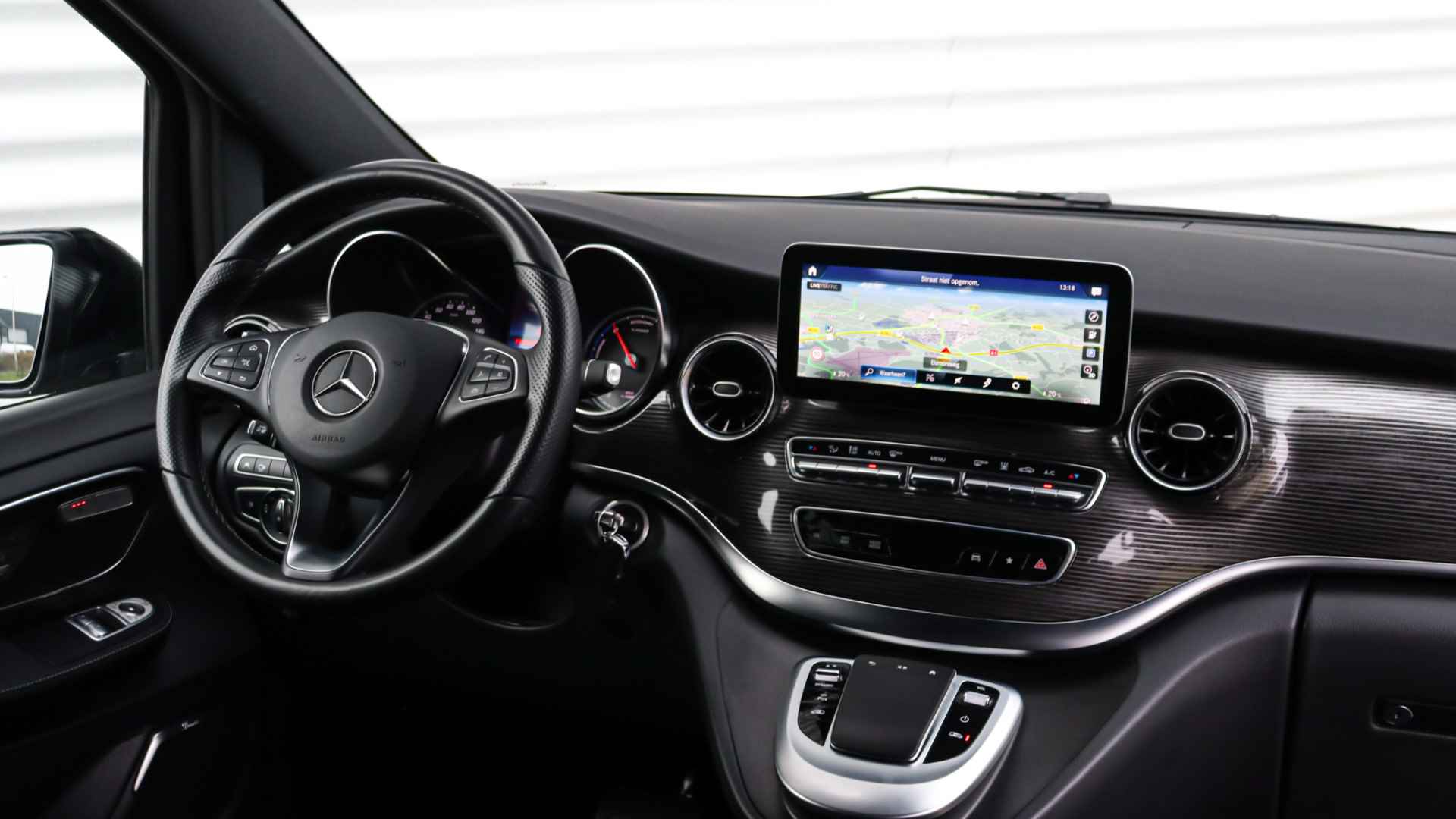 Mercedes-Benz EQV 300 L2 Avantgarde 7-Pers | Burmester | Surround View | Airmatic | Leder | Distronic plus - 12/30