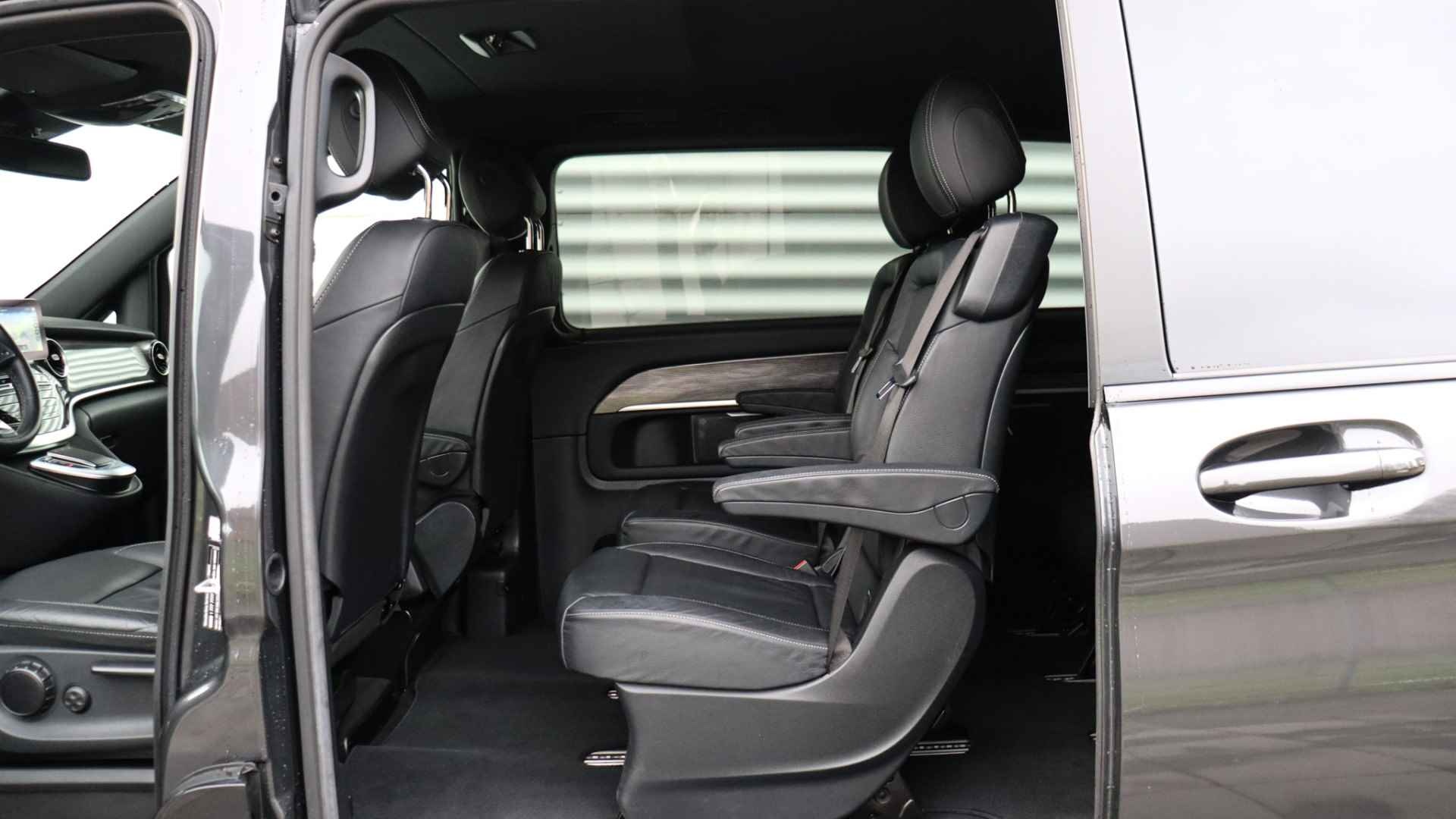 Mercedes-Benz EQV 300 L2 Avantgarde 7-Pers | Burmester | Surround View | Airmatic | Leder | Distronic plus - 27/30