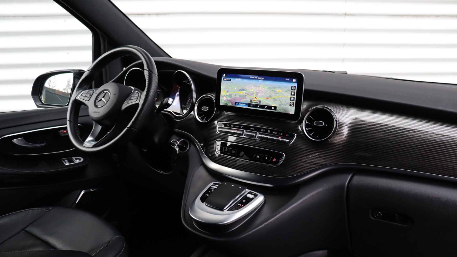 Mercedes-Benz EQV 300 L2 Avantgarde 7-Pers | Burmester | Surround View | Airmatic | Leder | Distronic plus - 29/30