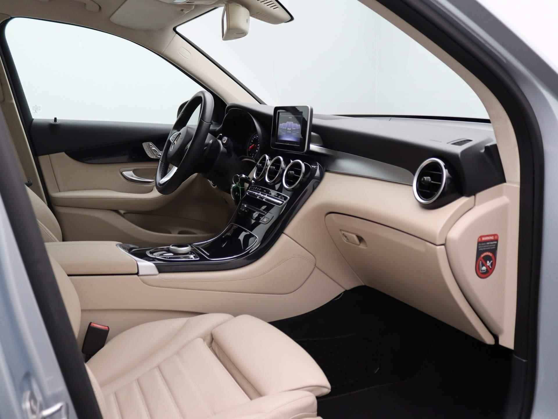 Mercedes-Benz GLC-klasse 250 4MATIC Edition 1 Automaat | | Achteruitrijcamera | Elektrische stoelen | Trekhaak | Cruisecontrole | Climatecontrole | - 28/48