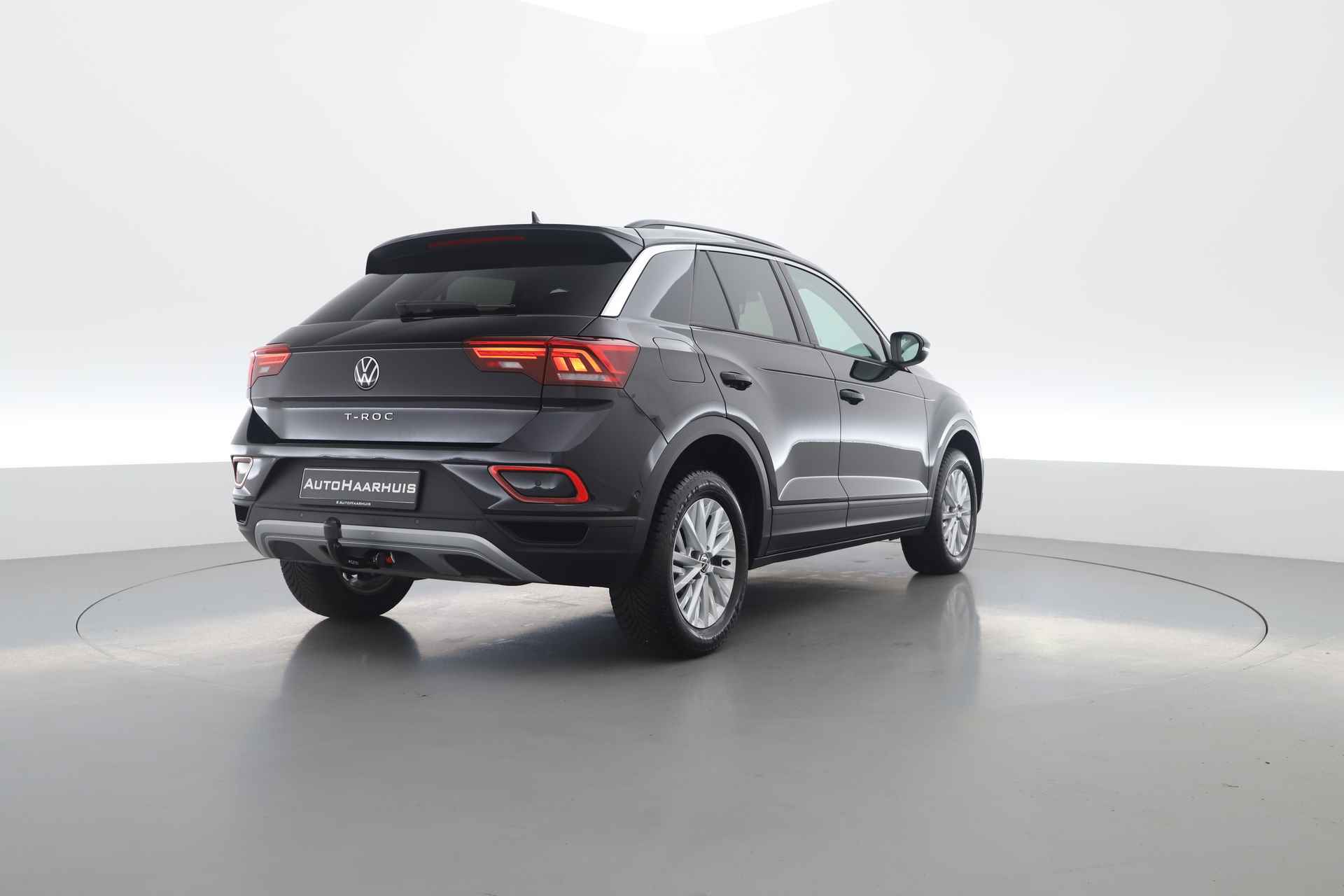 Volkswagen T-Roc 1.5 TSI DSG 150pk | Navi | Afn. Trekhaak | Stoelverw. | Adapt. Cruise | Clima - 2/28