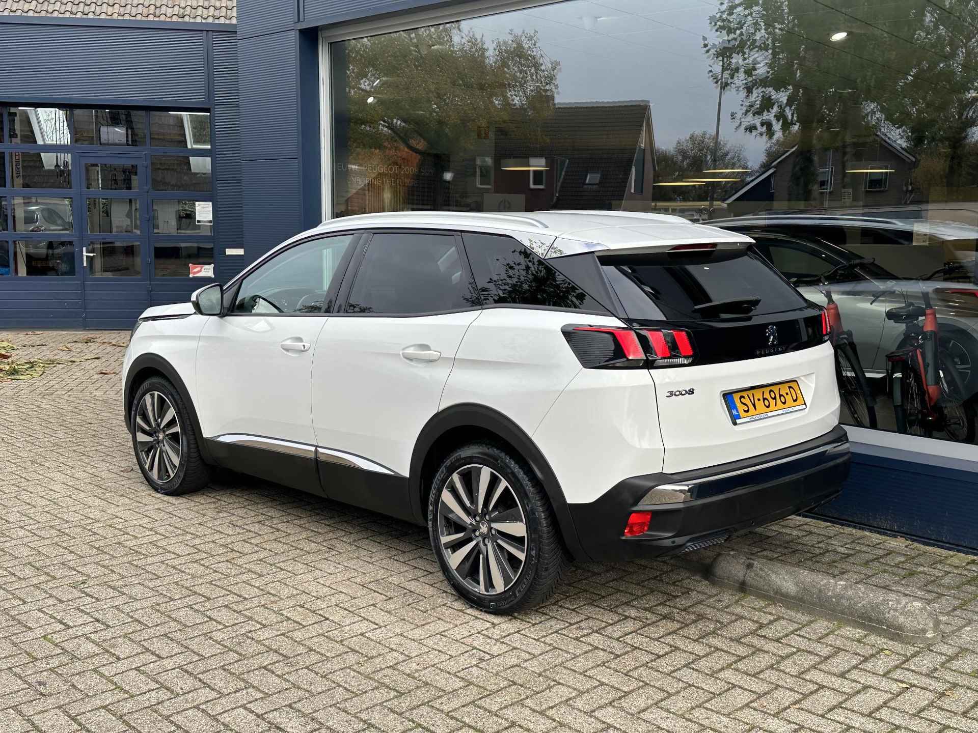 Peugeot 3008 1.2 Turbo 130 PK Allure | Afneembare Trekhaak | Electrische Kofferklep | Keyless Entry | Volleder Interieur met Stoelverwarming| Electrisch verstelbare Bestuurders stoel | Dode hoek Bewaking | - 3/45