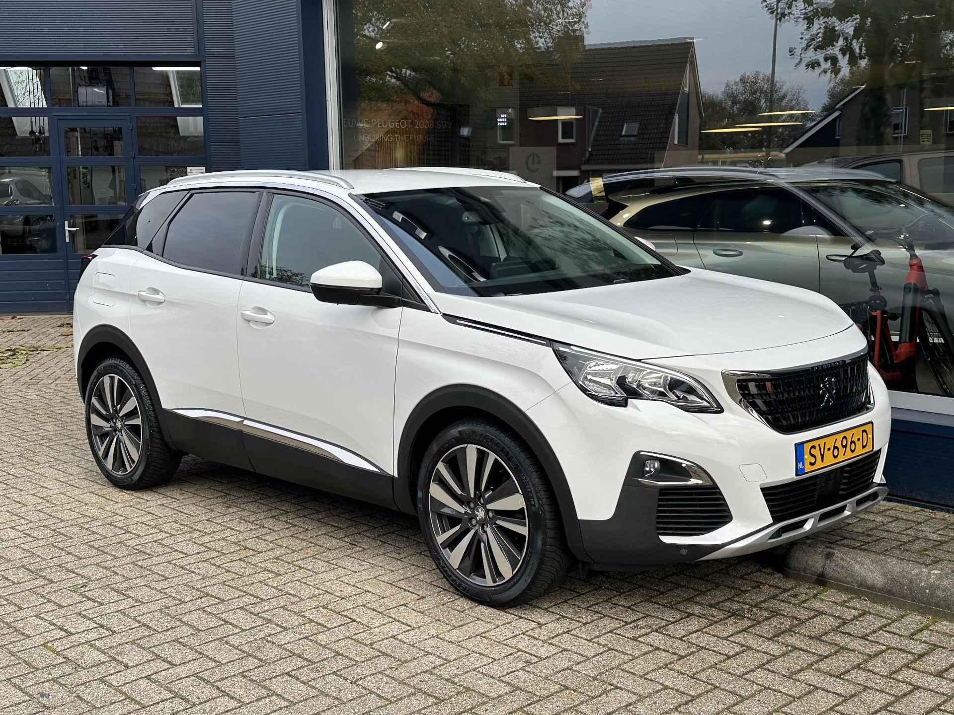 Peugeot 3008 1.2 Turbo 130 PK Allure | Afneembare Trekhaak | Electrische Kofferklep | Keyless Entry | Volleder Interieur met Stoelverwarming| Electrisch verstelbare Bestuurders stoel | Dode hoek Bewaking | - 7/45