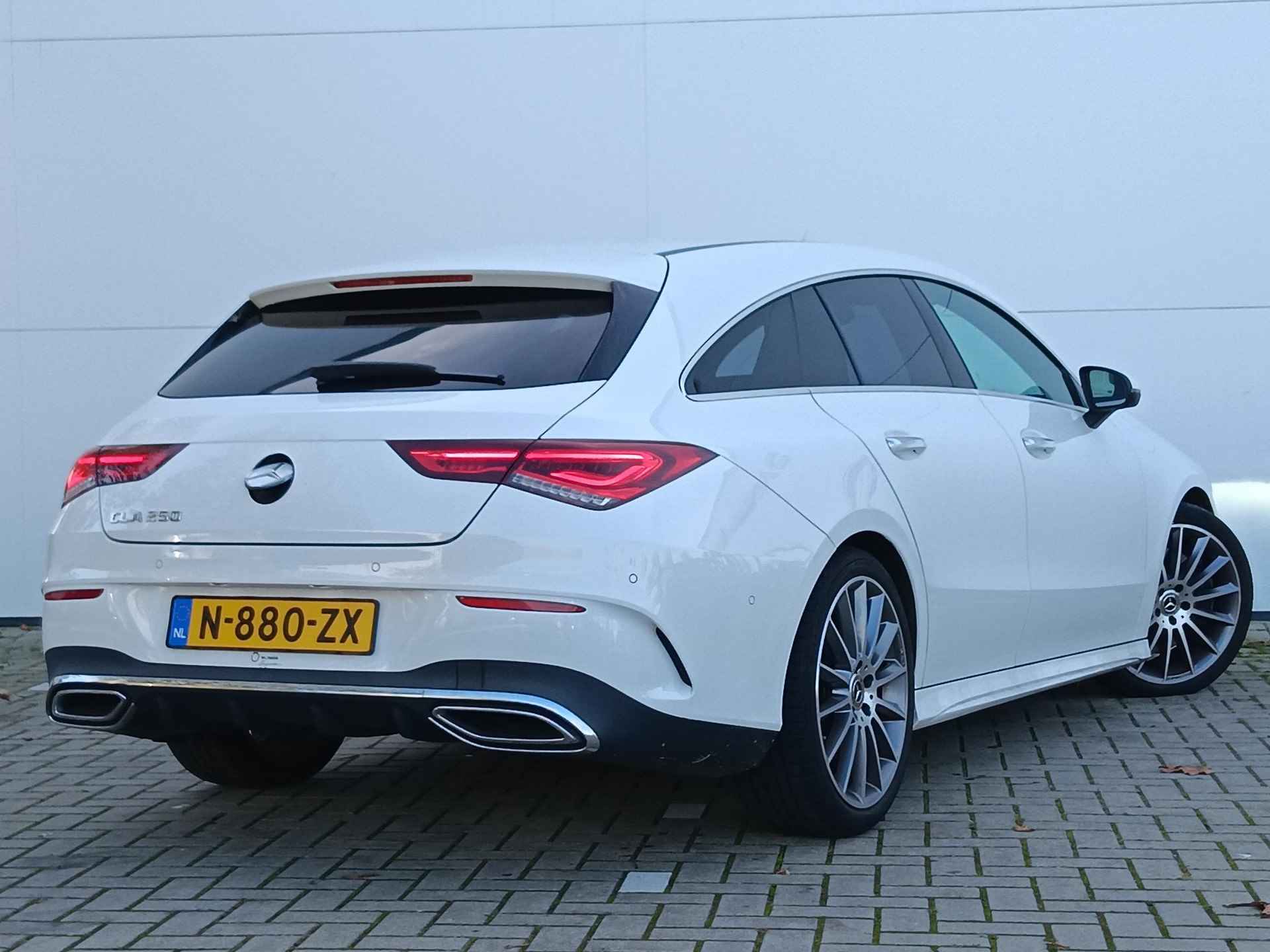 Mercedes-Benz CLA-klasse Shooting Brake 250 Premium Plus AMG / Automaat / 225pk / Navigatie / Elektrische Achterklep / Privacy Glass - 3/34