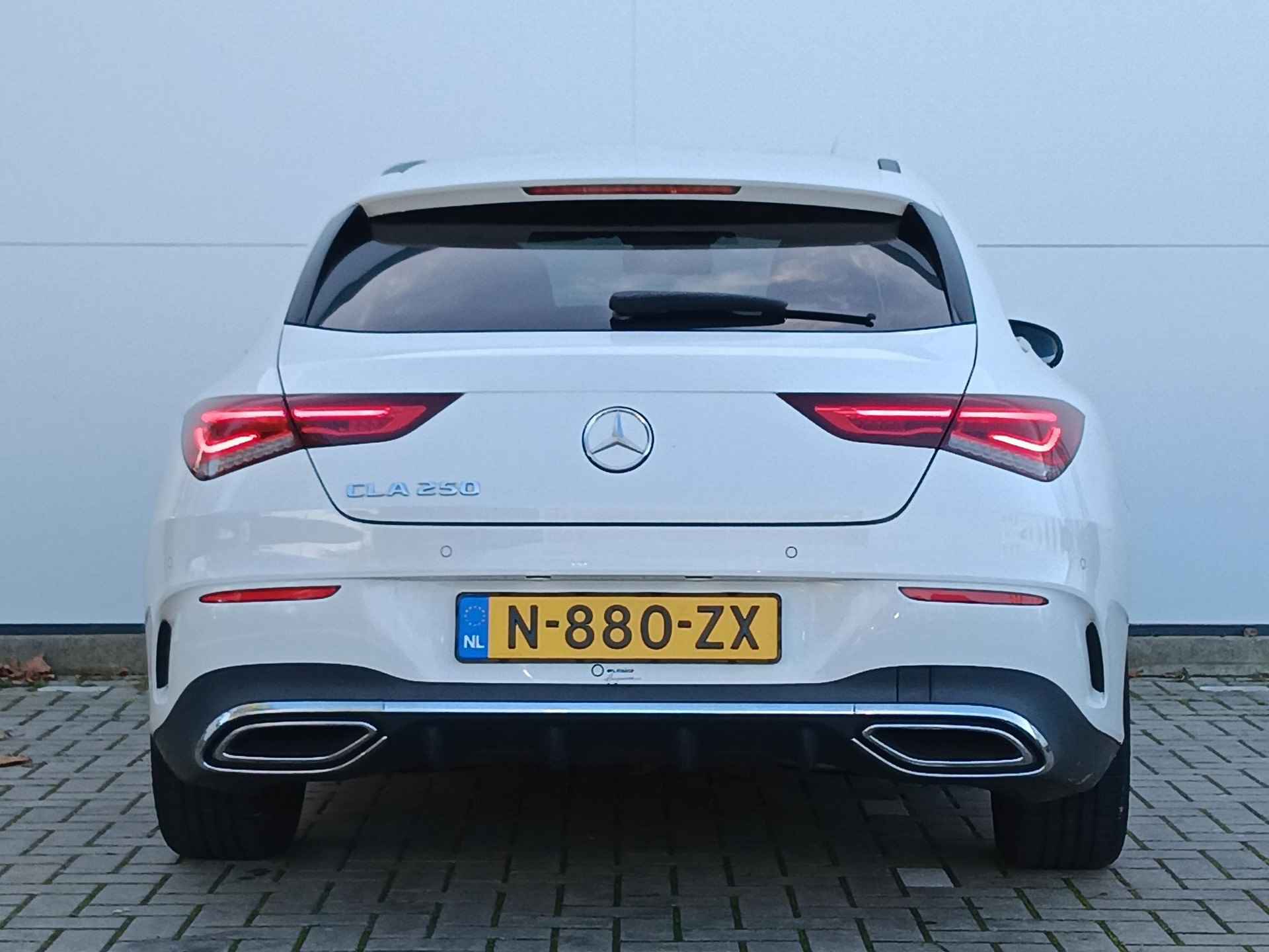 Mercedes-Benz CLA-klasse Shooting Brake 250 Premium Plus AMG / Automaat / 225pk / Navigatie / Elektrische Achterklep / Privacy Glass - 14/34