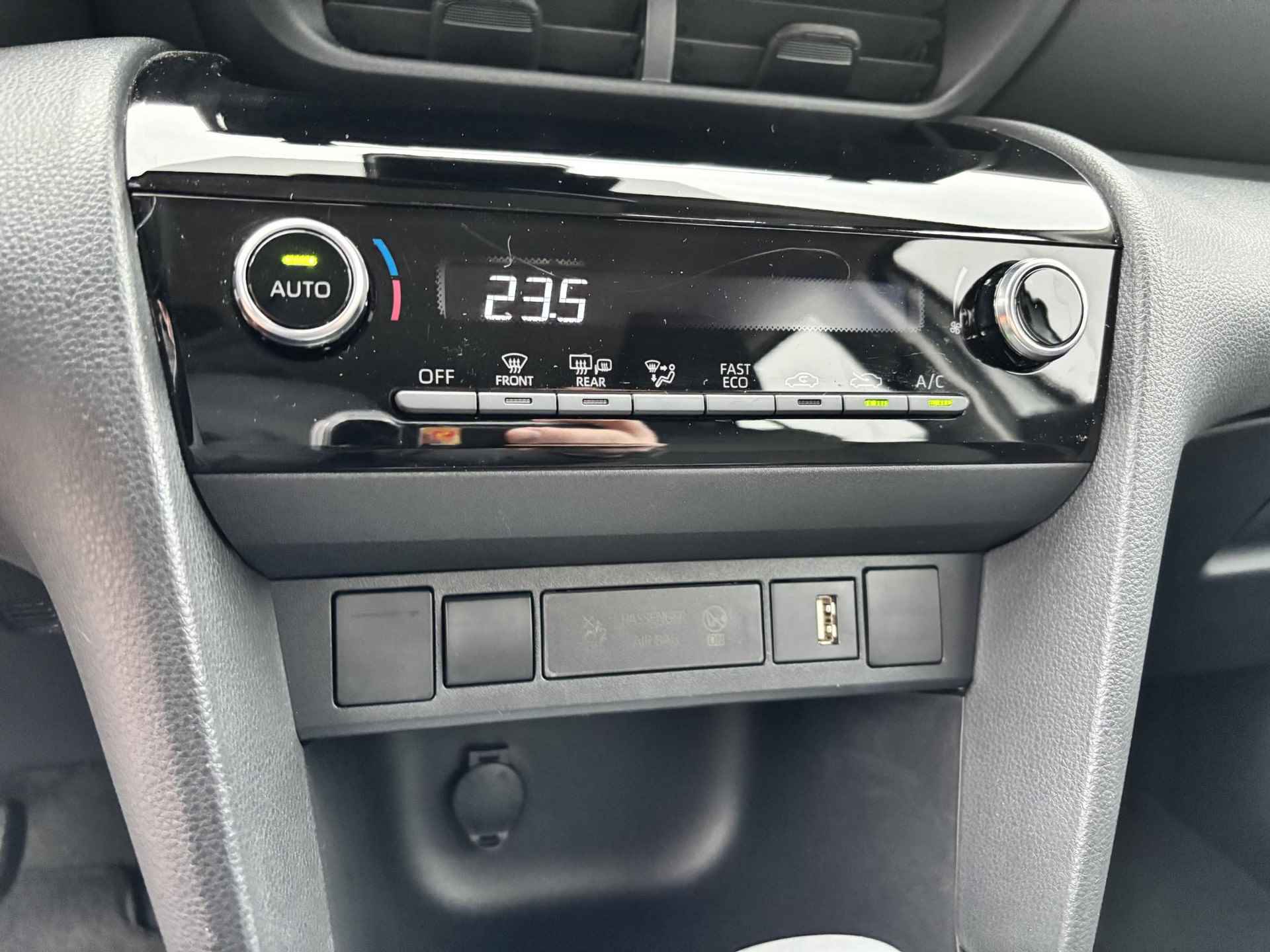 Toyota Yaris Cross 1.5 Hybrid 115 Active Apple carplay, Android auto , Snel leverbaar - 25/44