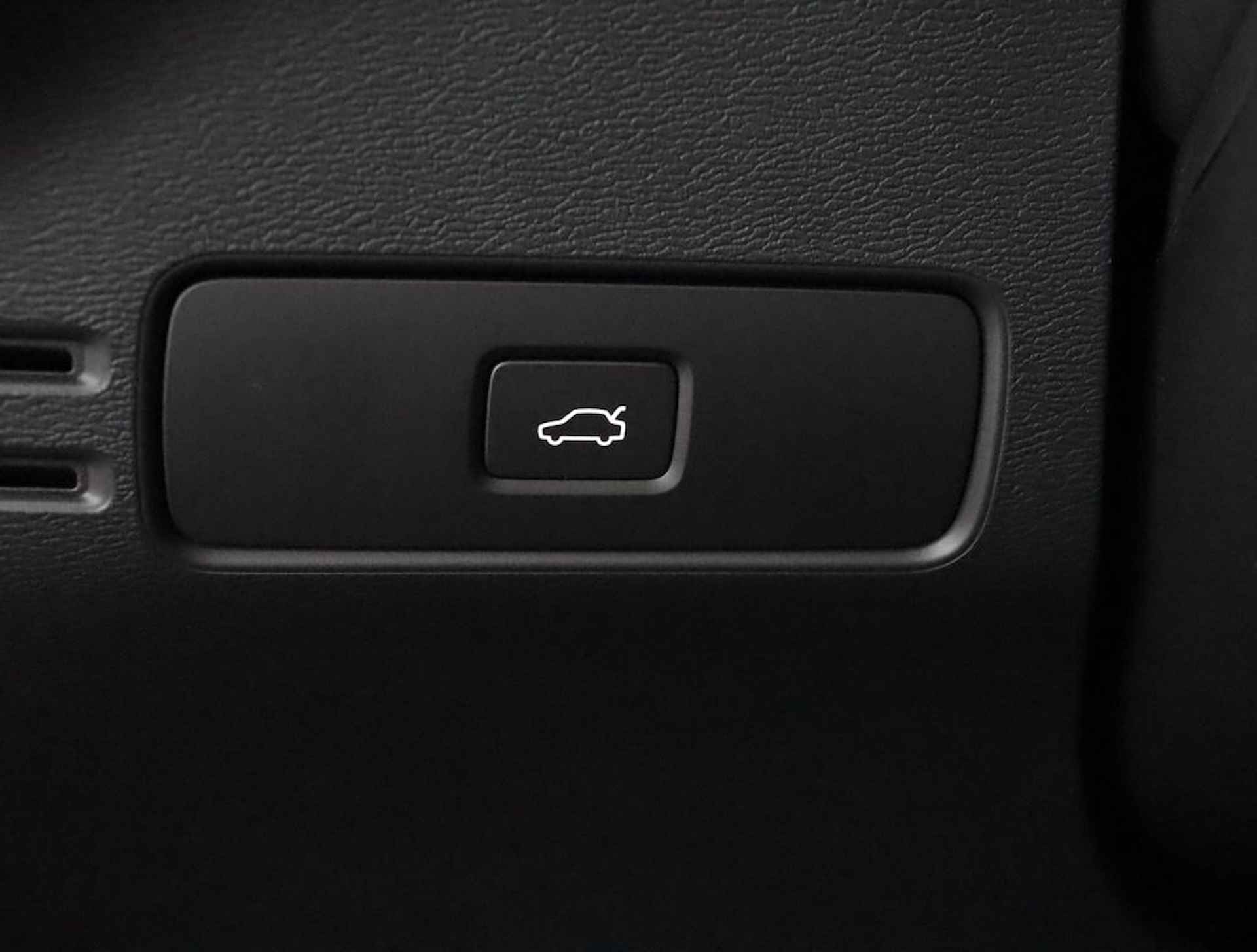 Volvo C40 Recharge Single Motor Plus | 69KW/H | Warmtepomp | Adaptive Cruise | Camera | Keyless | Stuur/stoelverwarming | Trekhaak | - 26/63