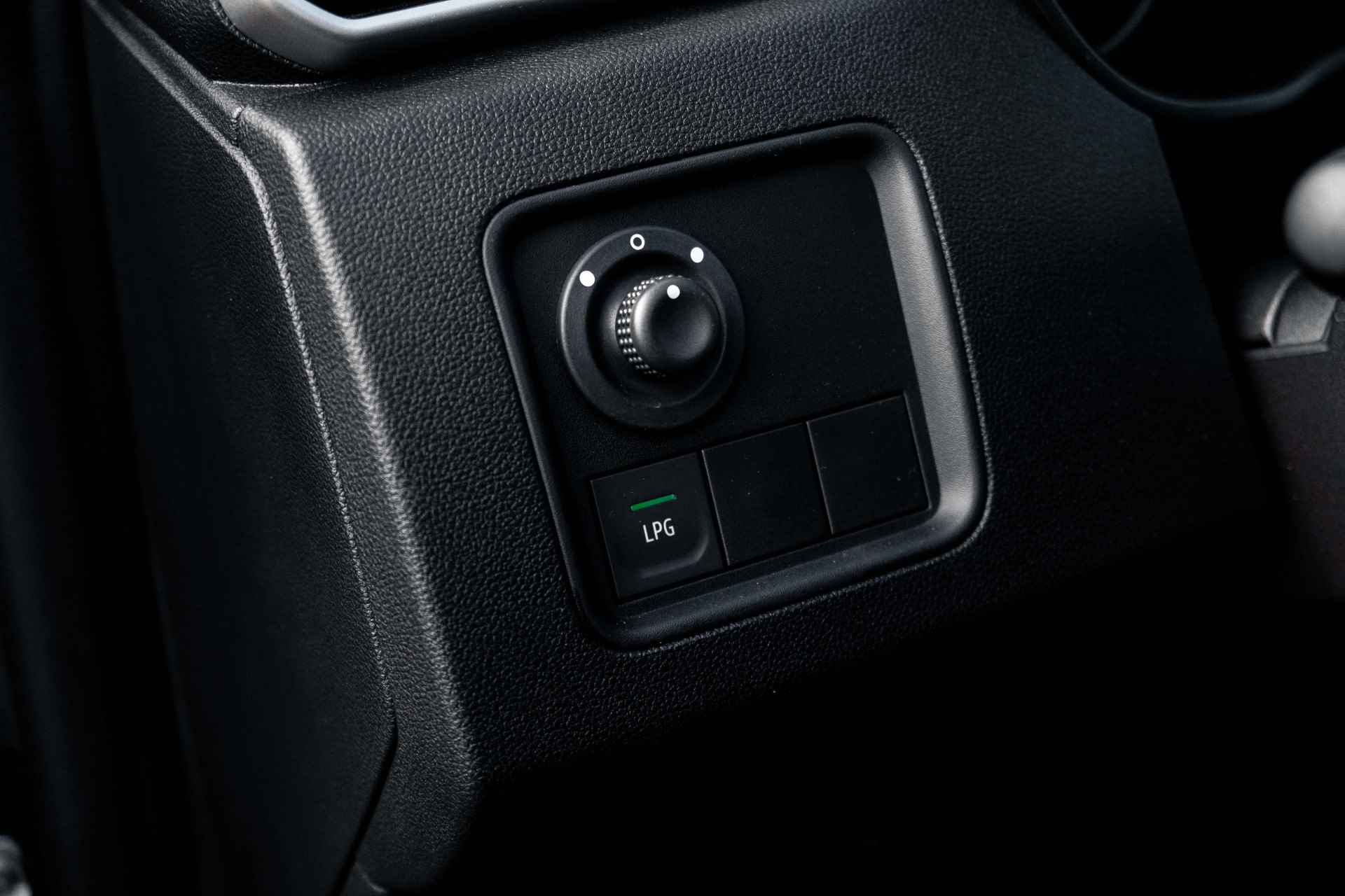 Dacia Duster 1.0 TCe 100 PK ECO-G Expression | Camera achter | Stoelverwarming | Apple car play | incl. Bovag rijklaarpakket met 12 maanden garantie - 34/47