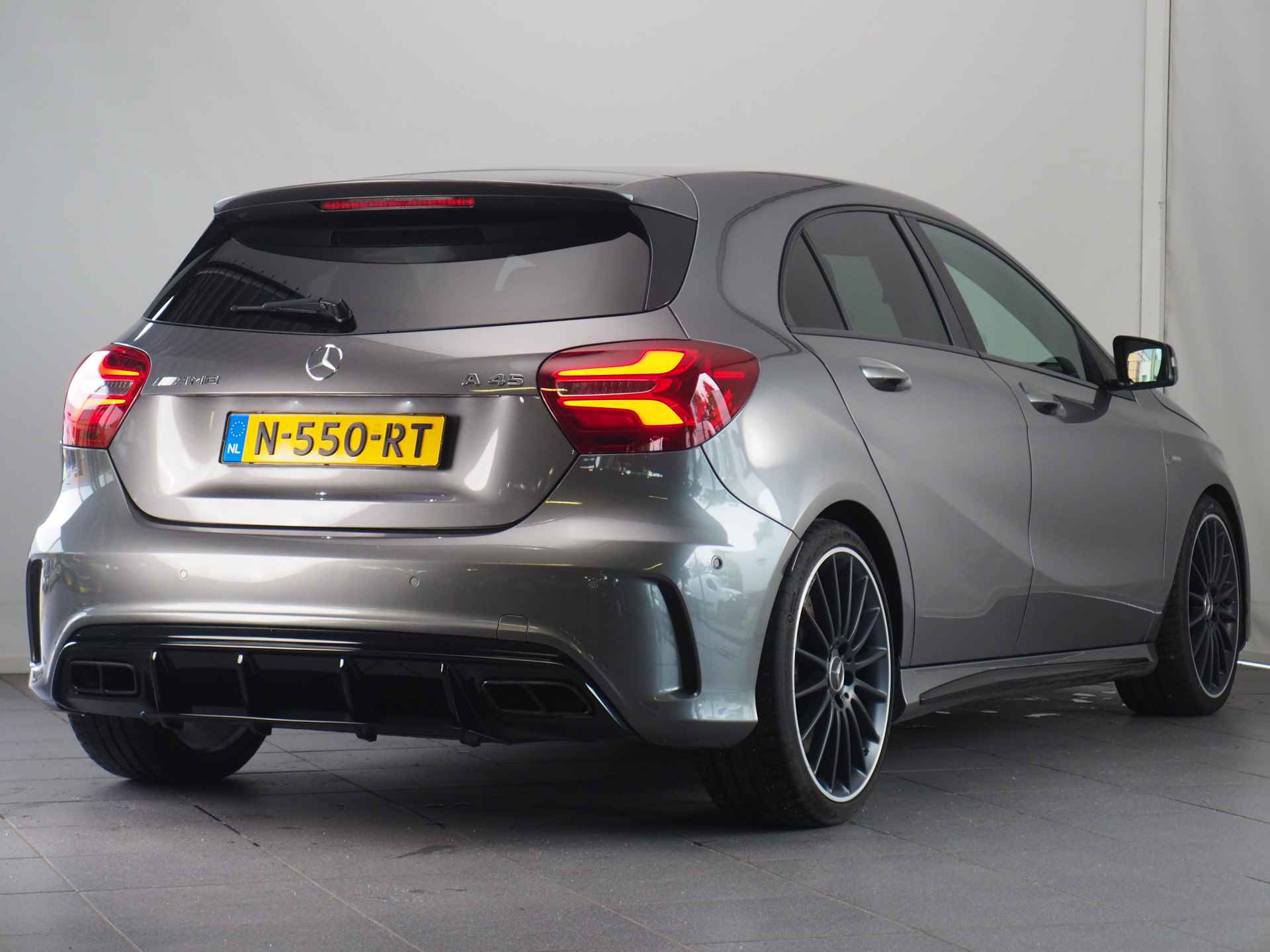 Mercedes-Benz A-Klasse AMG 45 4MATIC | FACELIFT | Stoelverwarming | Navigatie | Bluetooth | Airco | - 3/46