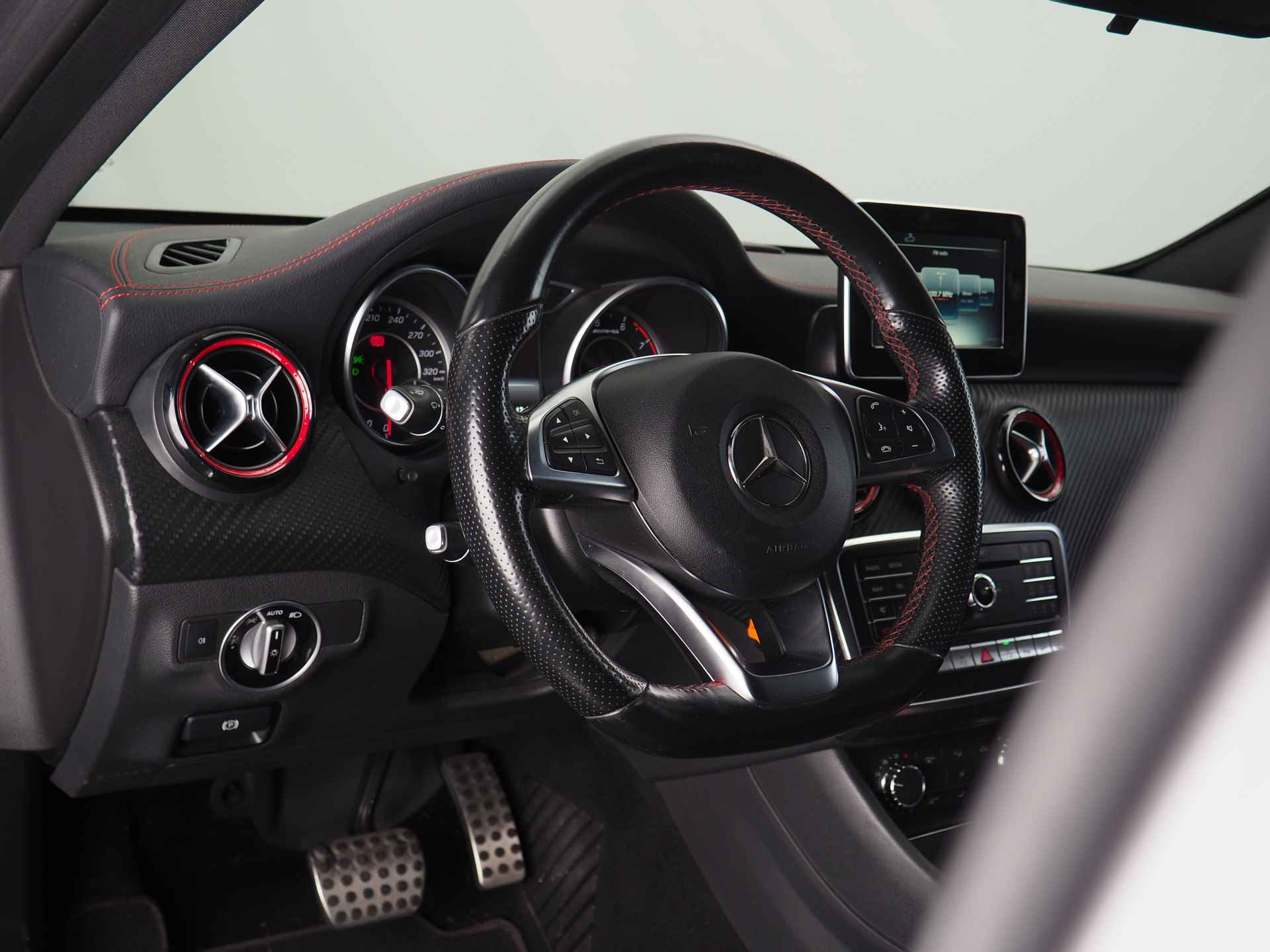 Mercedes-Benz A-Klasse AMG 45 4MATIC | FACELIFT | Stoelverwarming | Navigatie | Bluetooth | Airco | - 10/46