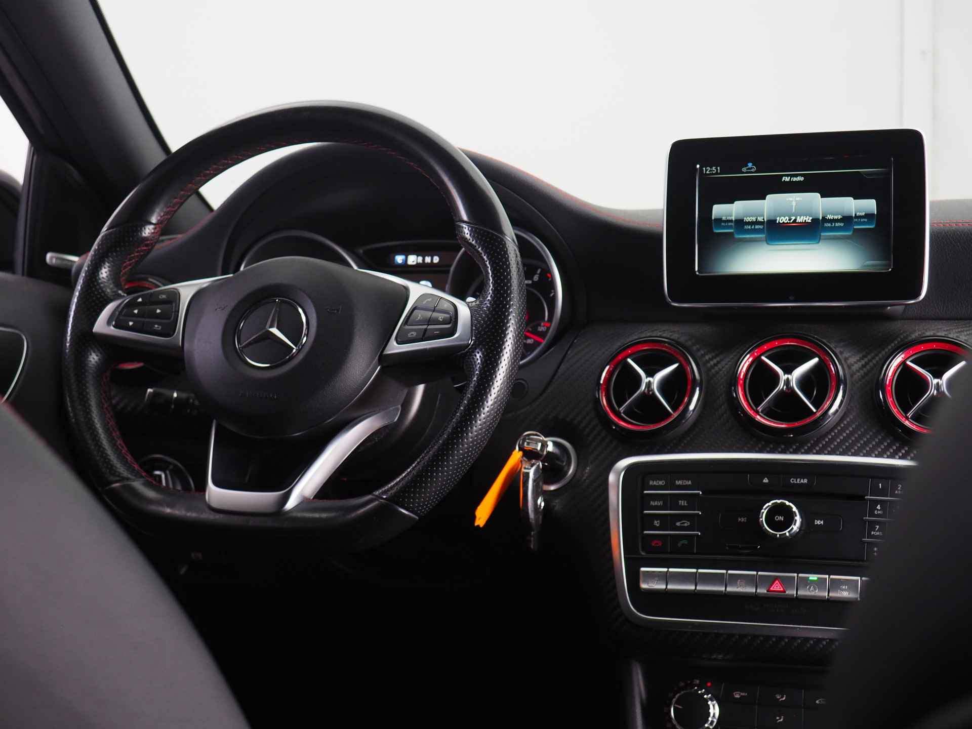 Mercedes-Benz A-Klasse AMG 45 4MATIC | FACELIFT | Stoelverwarming | Navigatie | Bluetooth | Airco | - 31/46