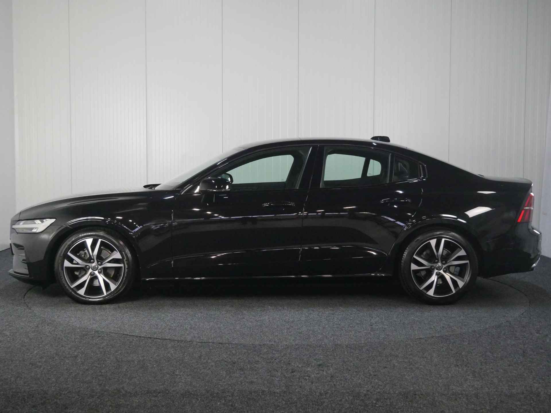 Volvo S60 T4 AUT8 191PK R-Design | Adaptieve Cruise Control | Dodehoekdetectie Met Correctie | Achteruitrijcamera | Parkeersensoren | Navigatiesysteem | Electronic Climate Control | LED Koplampen | Keyless Entry | Lederen Bekleding | Apple Carplay/Android Auto - 2/44