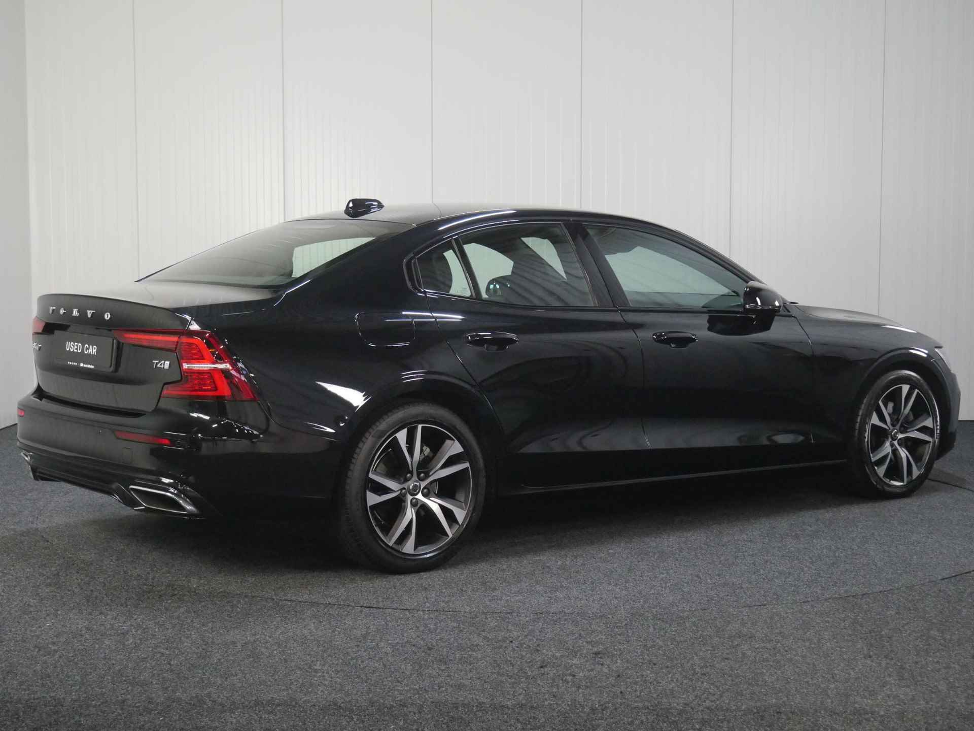 Volvo S60 T4 AUT8 191PK R-Design | Adaptieve Cruise Control | Dodehoekdetectie Met Correctie | Achteruitrijcamera | Parkeersensoren | Navigatiesysteem | Electronic Climate Control | LED Koplampen | Keyless Entry | Lederen Bekleding | Apple Carplay/Android Auto - 6/44