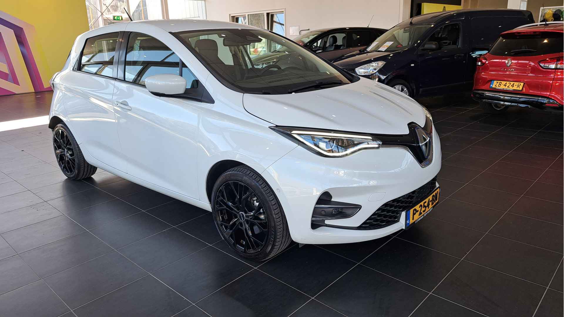 Renault ZOE R135 Intens AUT 52 kWh VERKOCHT ! | incl. Bovag rijklaarpakket met 12 maanden garantie | - 9/20