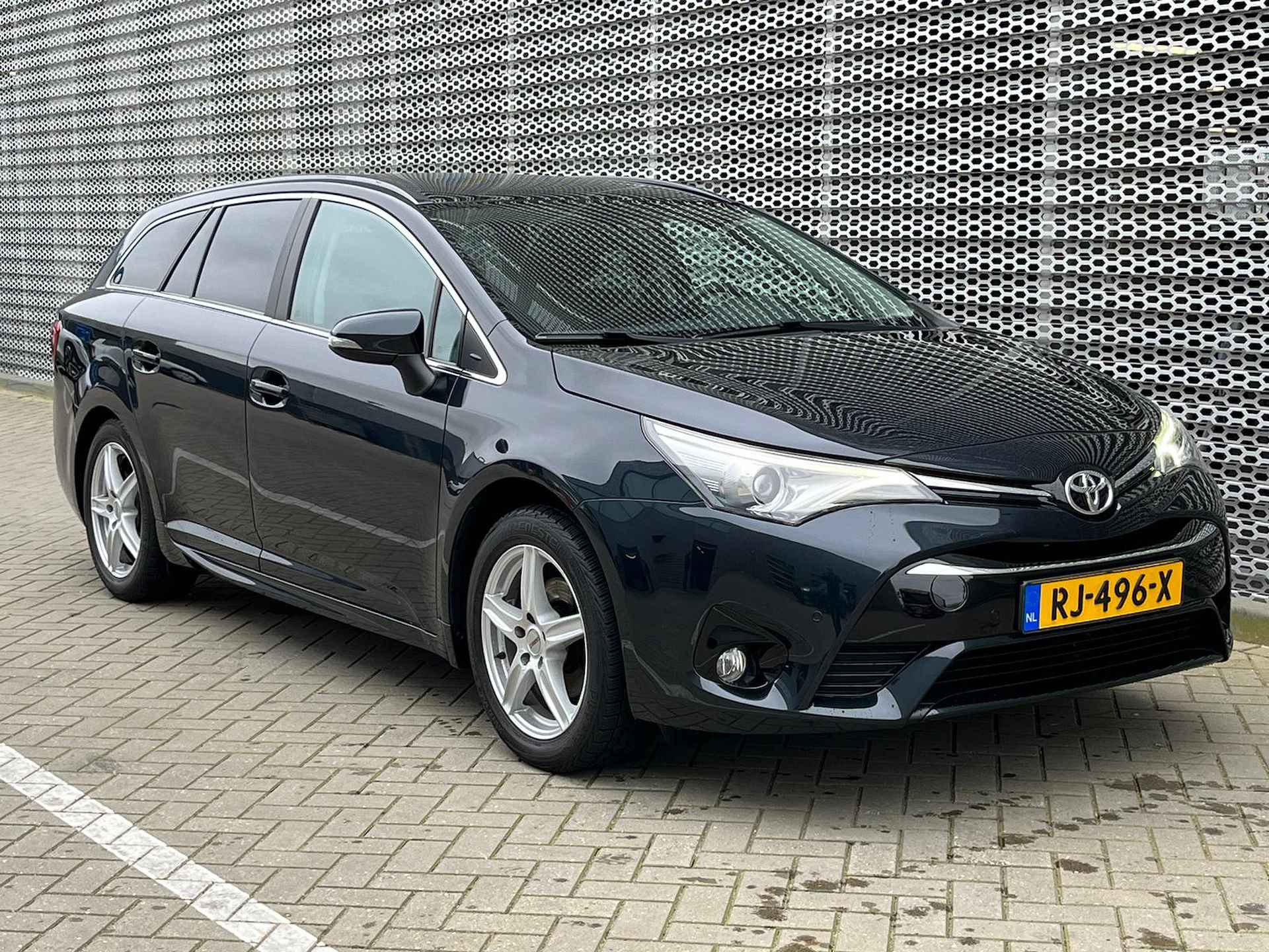 Toyota Avensis Touring Sports 1.8 VVT-i SkyView Edition - 10/28