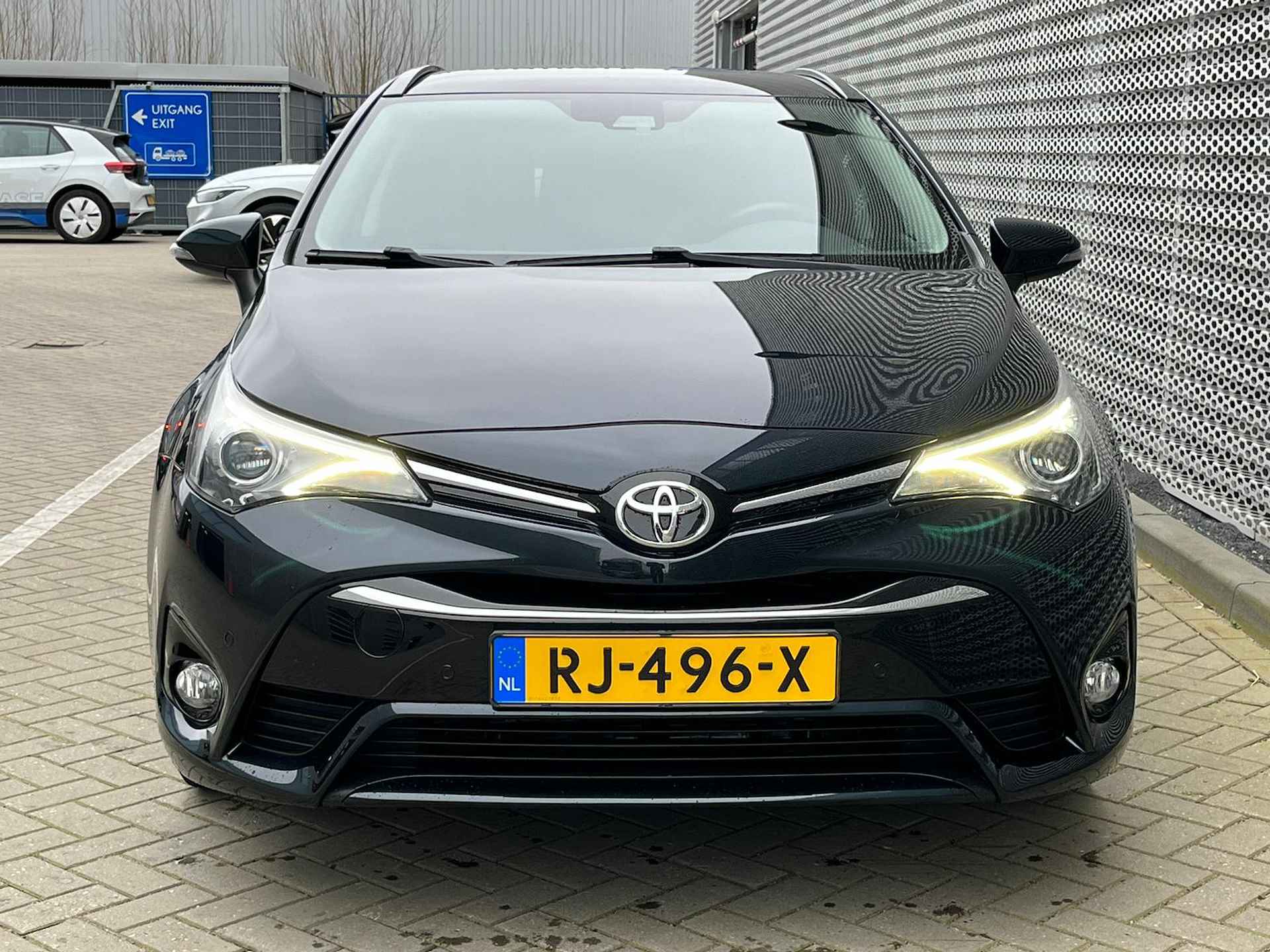 Toyota Avensis Touring Sports 1.8 VVT-i SkyView Edition - 11/28