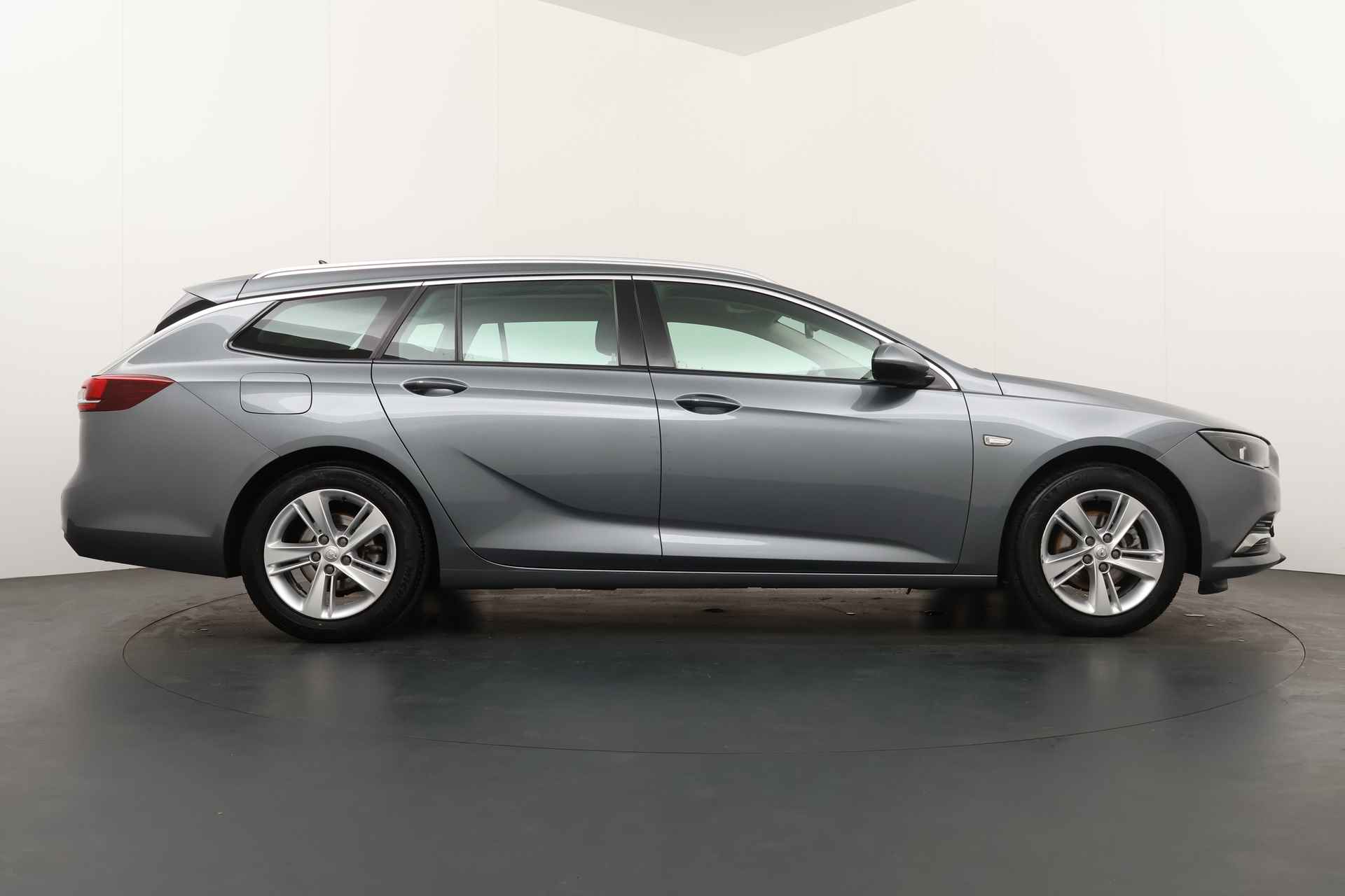 Opel Insignia Sports Tourer BWJ 2020 1.6 CDTI 136 PK Business Executive APPLE CARPLAY / ANDROID AUTO / NAVI / CLIMA / CRUISE / STOELVERW. / AUTOMATICHE ACHTERKLEP / CAMERA / KEYLESS / LEDER / LMV - 18/29