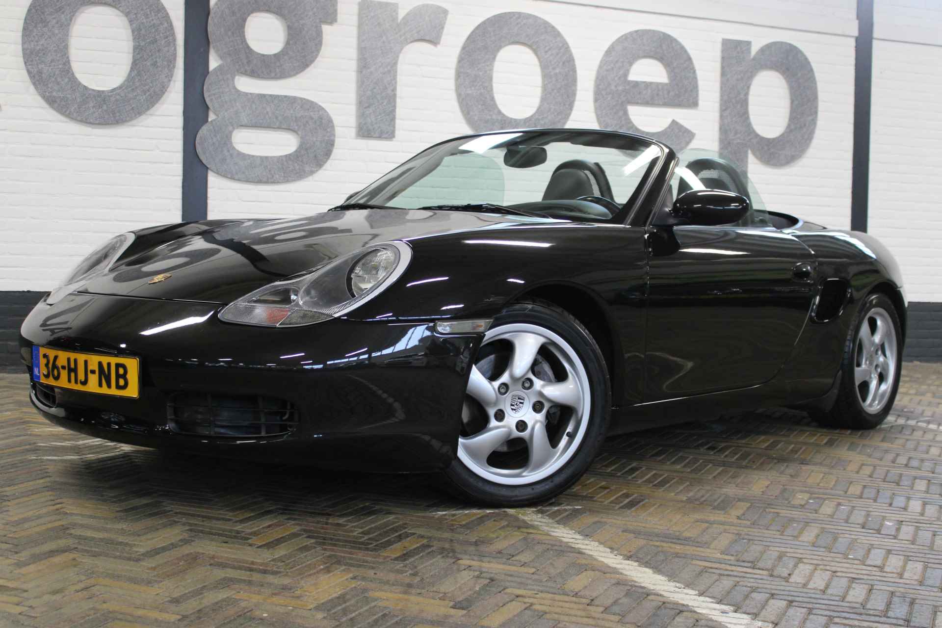 Porsche Boxster 2.7 | Hard en soft top dak | Elektrisch bedienbaar cabrio dak | Airco | Cruise | 16 Inch LMV | Half leder/alcantara bekleding | Origineel NL auto | NAP | - 6/51