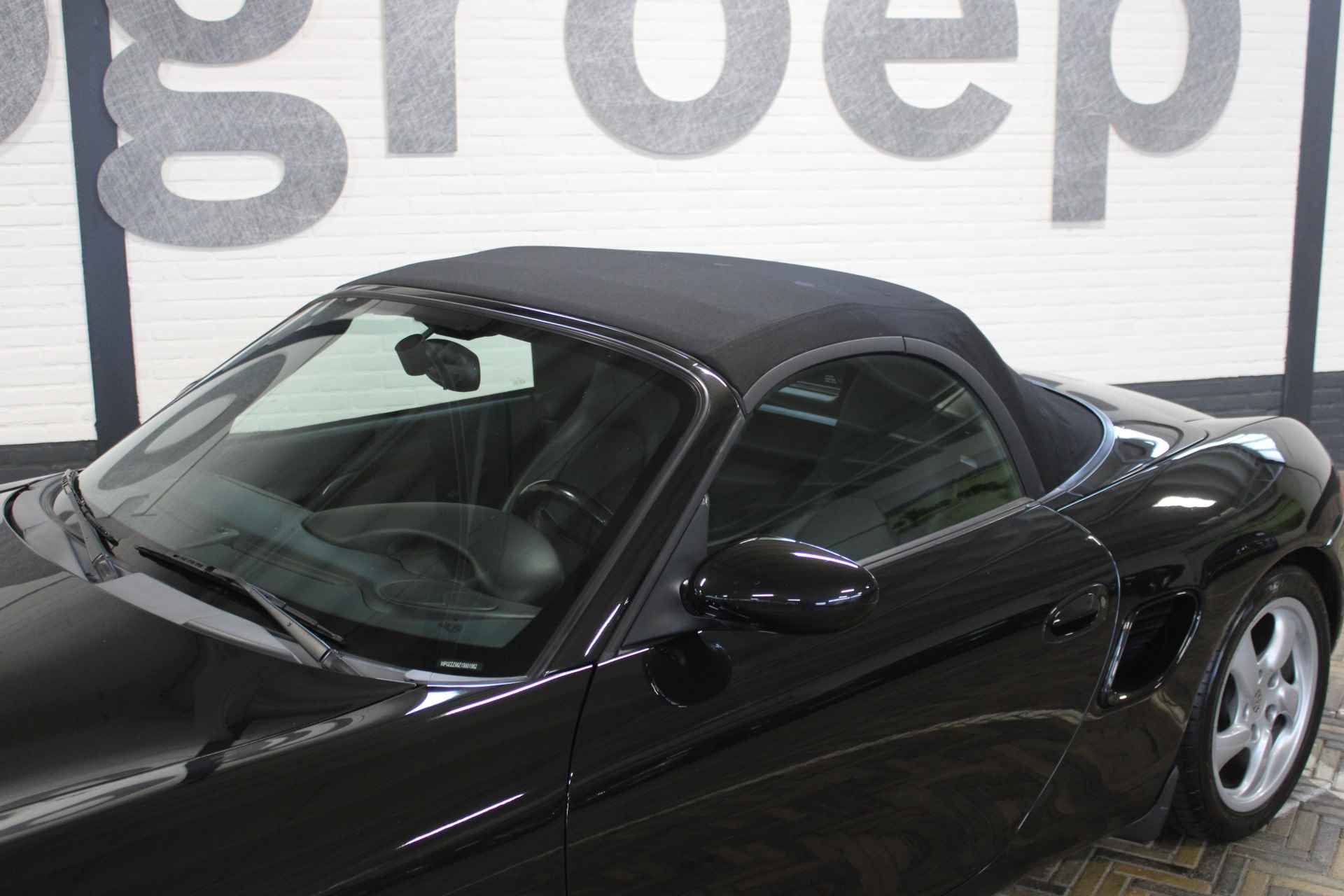 Porsche Boxster 2.7 | Hard en soft top dak | Elektrisch bedienbaar cabrio dak | Airco | Cruise | 16 Inch LMV | Half leder/alcantara bekleding | Origineel NL auto | NAP | - 15/51