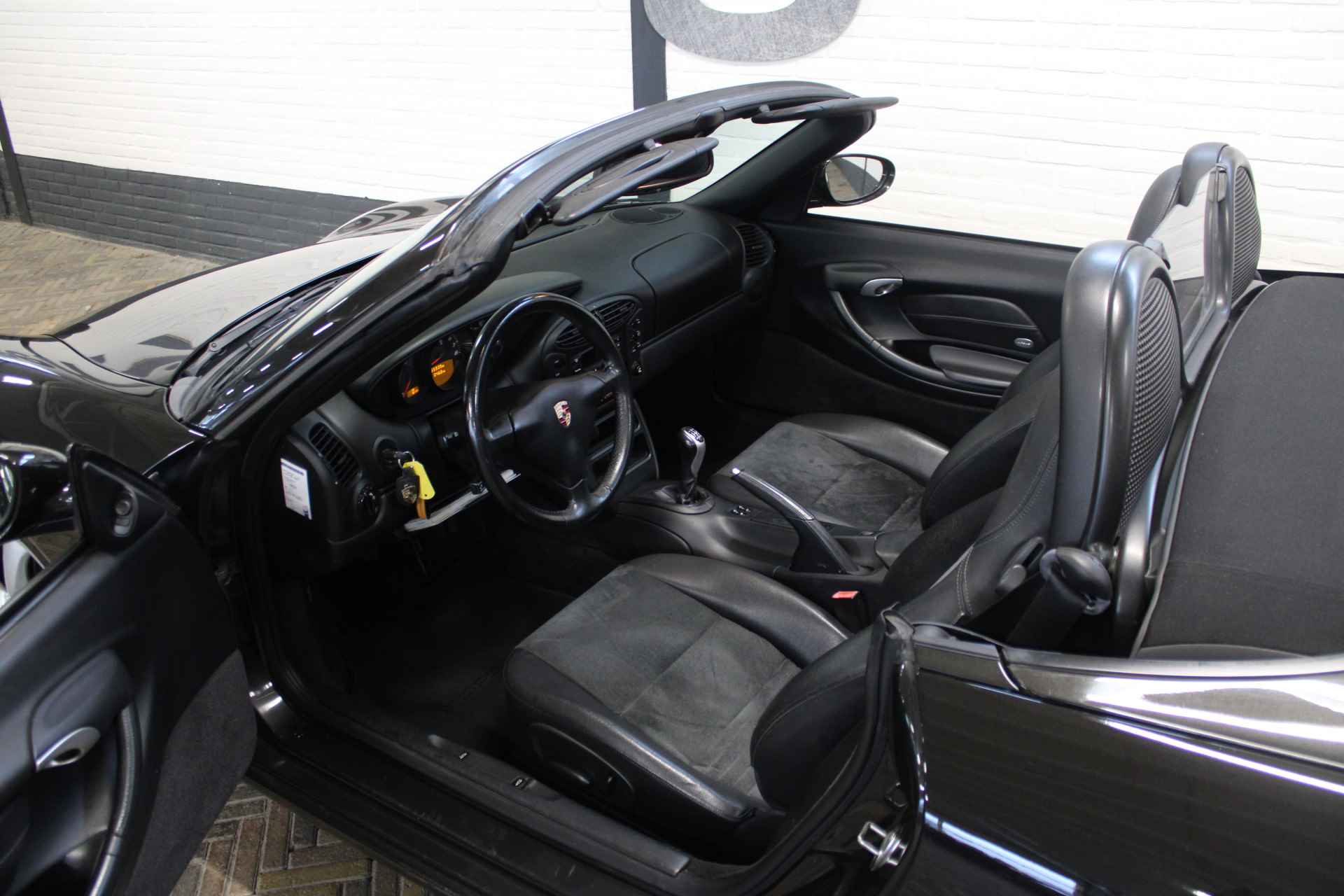 Porsche Boxster 2.7 | Hard en soft top dak | Elektrisch bedienbaar cabrio dak | Airco | Cruise | 16 Inch LMV | Half leder/alcantara bekleding | Origineel NL auto | NAP | - 19/51