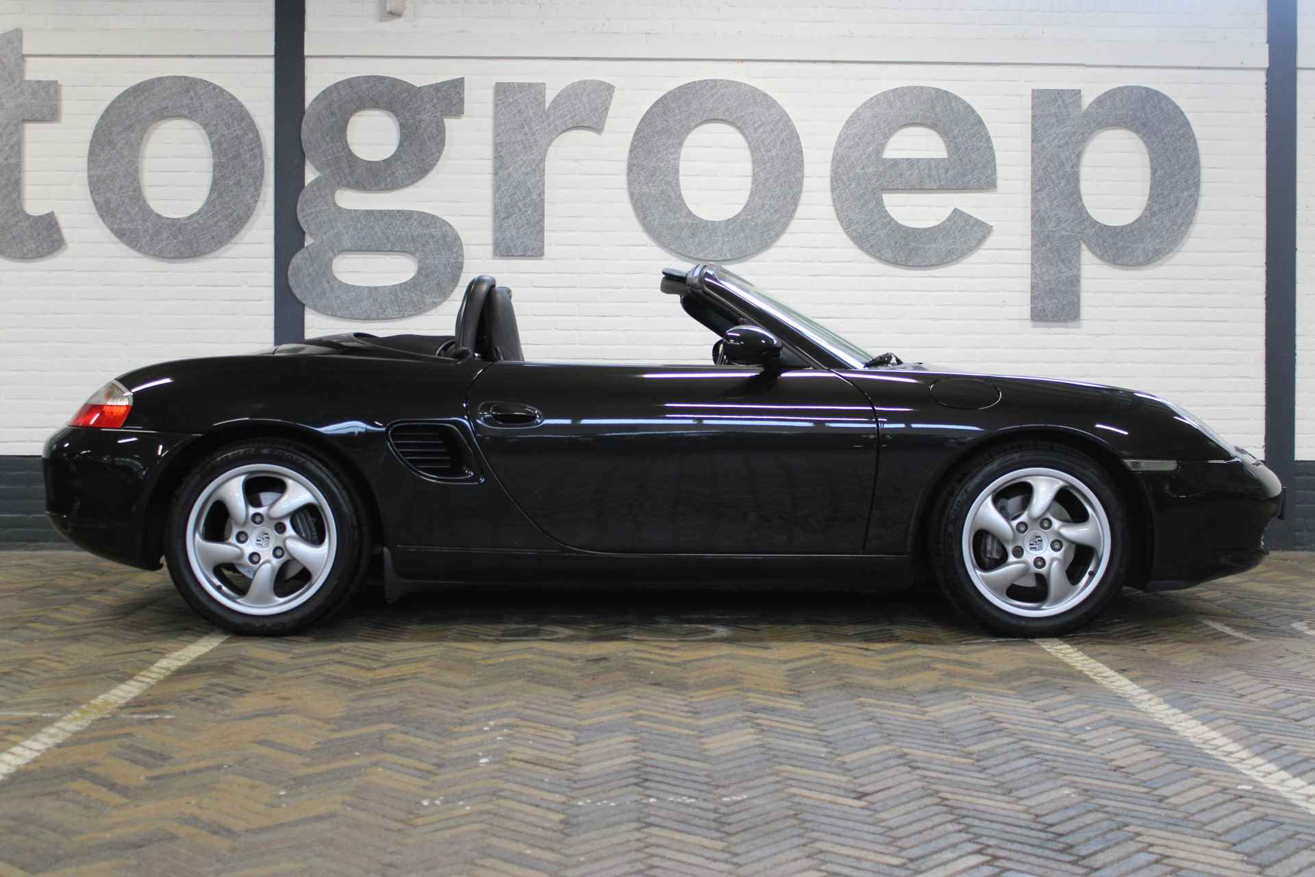 Porsche Boxster 2.7 | Hard en soft top dak | Elektrisch bedienbaar cabrio dak | Airco | Cruise | 16 Inch LMV | Half leder/alcantara bekleding | Origineel NL auto | NAP | - 23/51