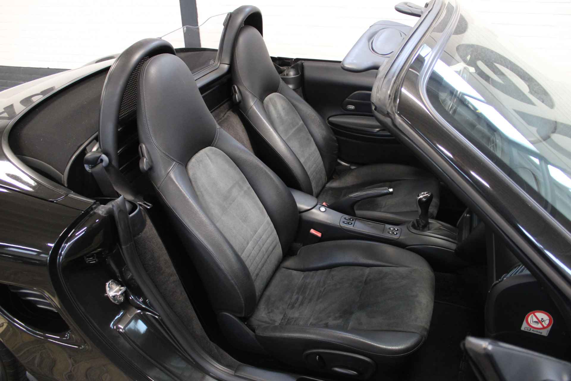 Porsche Boxster 2.7 | Hard en soft top dak | Elektrisch bedienbaar cabrio dak | Airco | Cruise | 16 Inch LMV | Half leder/alcantara bekleding | Origineel NL auto | NAP | - 26/51