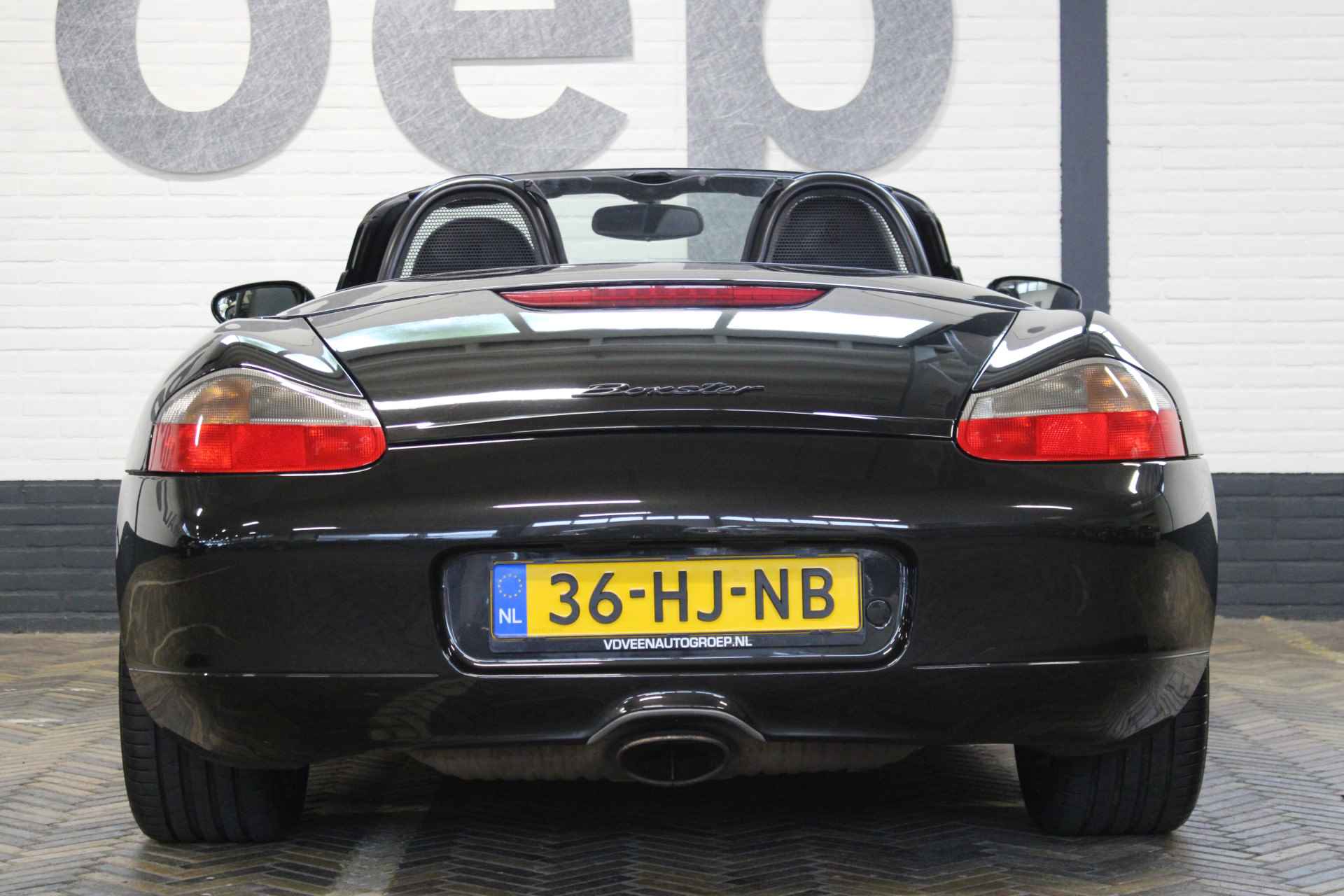 Porsche Boxster 2.7 | Hard en soft top dak | Elektrisch bedienbaar cabrio dak | Airco | Cruise | 16 Inch LMV | Half leder/alcantara bekleding | Origineel NL auto | NAP | - 28/51