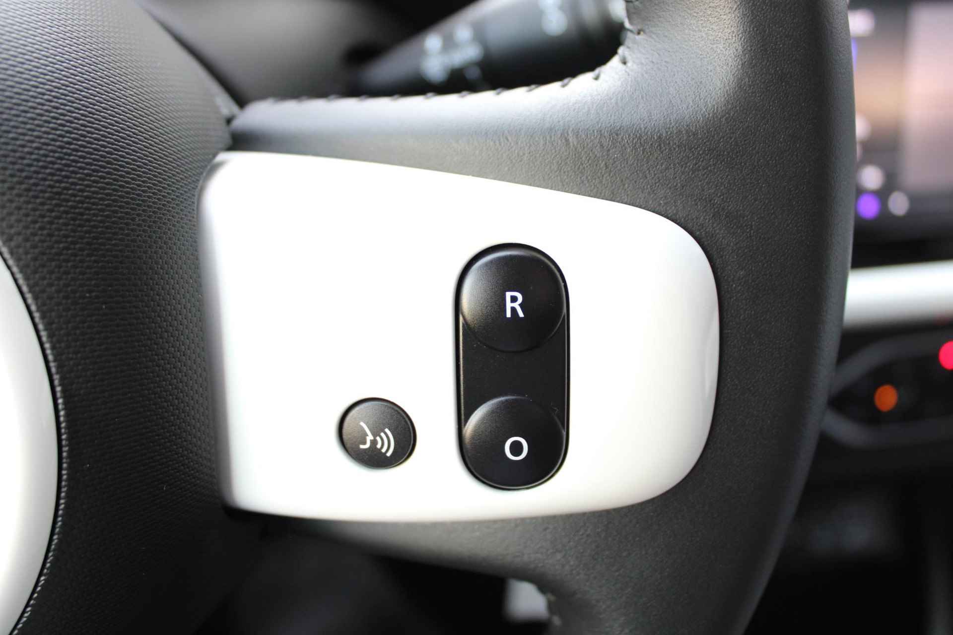 Renault Twingo Z.E. R80 Collection NL-Auto | Automaat | Climate Controle | Radio-DAB-USB | Bluetooth | Navigatie via Apple Carplay-Android Auto | 1e Eigenaar | Dealer onderhouden - 20/27