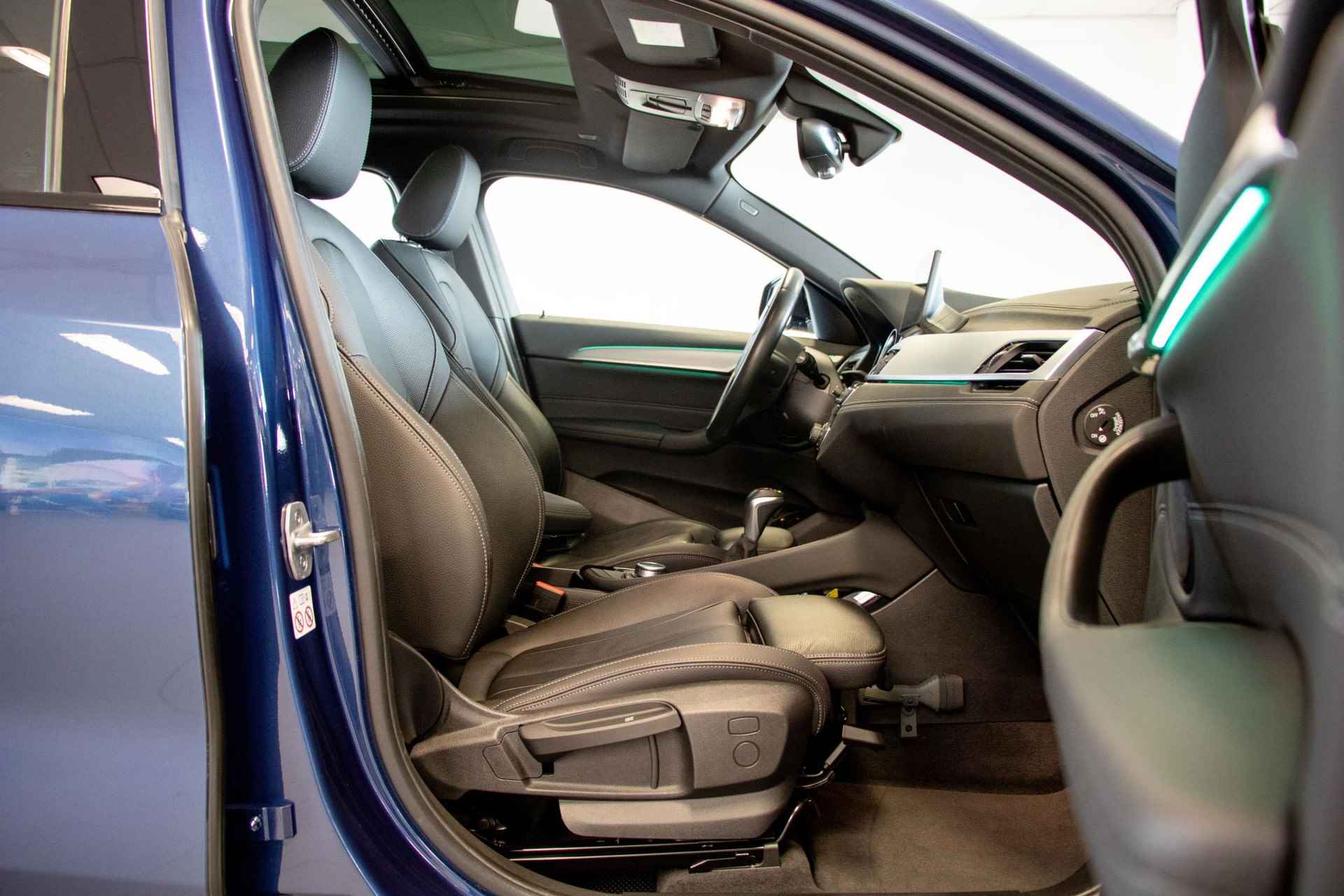 BMW X2 xDrive25e High Executive | Panoramadak | 19" velgen | Comfort Access | - 5/35