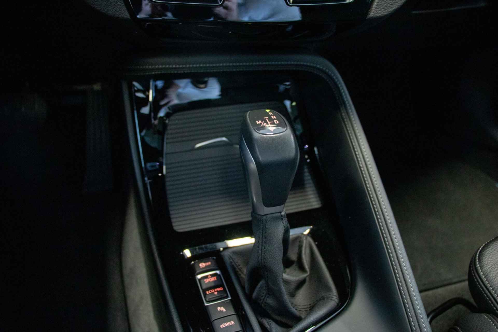 BMW X2 xDrive25e High Executive | Panoramadak | 19" velgen | Comfort Access | - 18/35