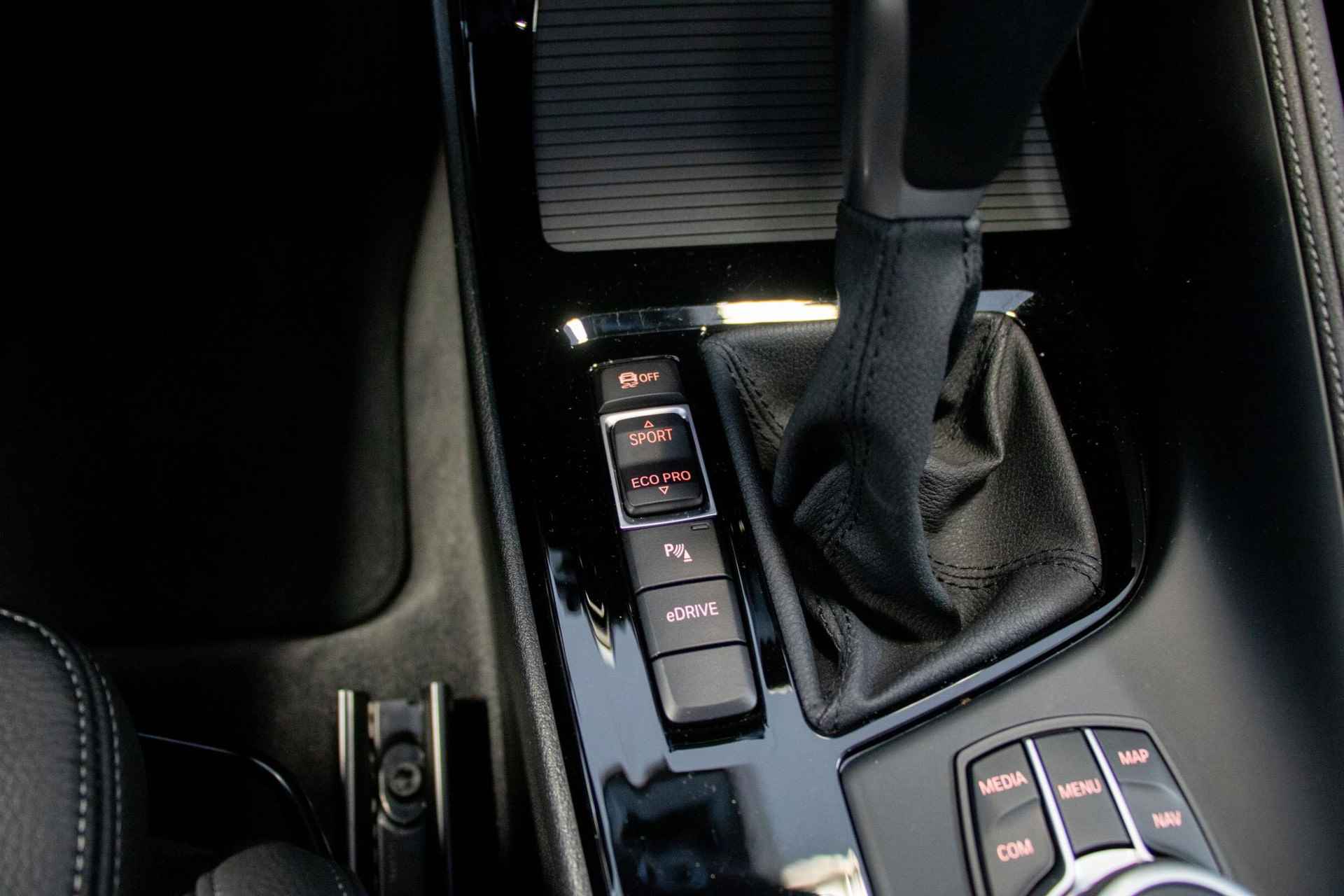 BMW X2 xDrive25e High Executive | Panoramadak | 19" velgen | Comfort Access | - 19/35