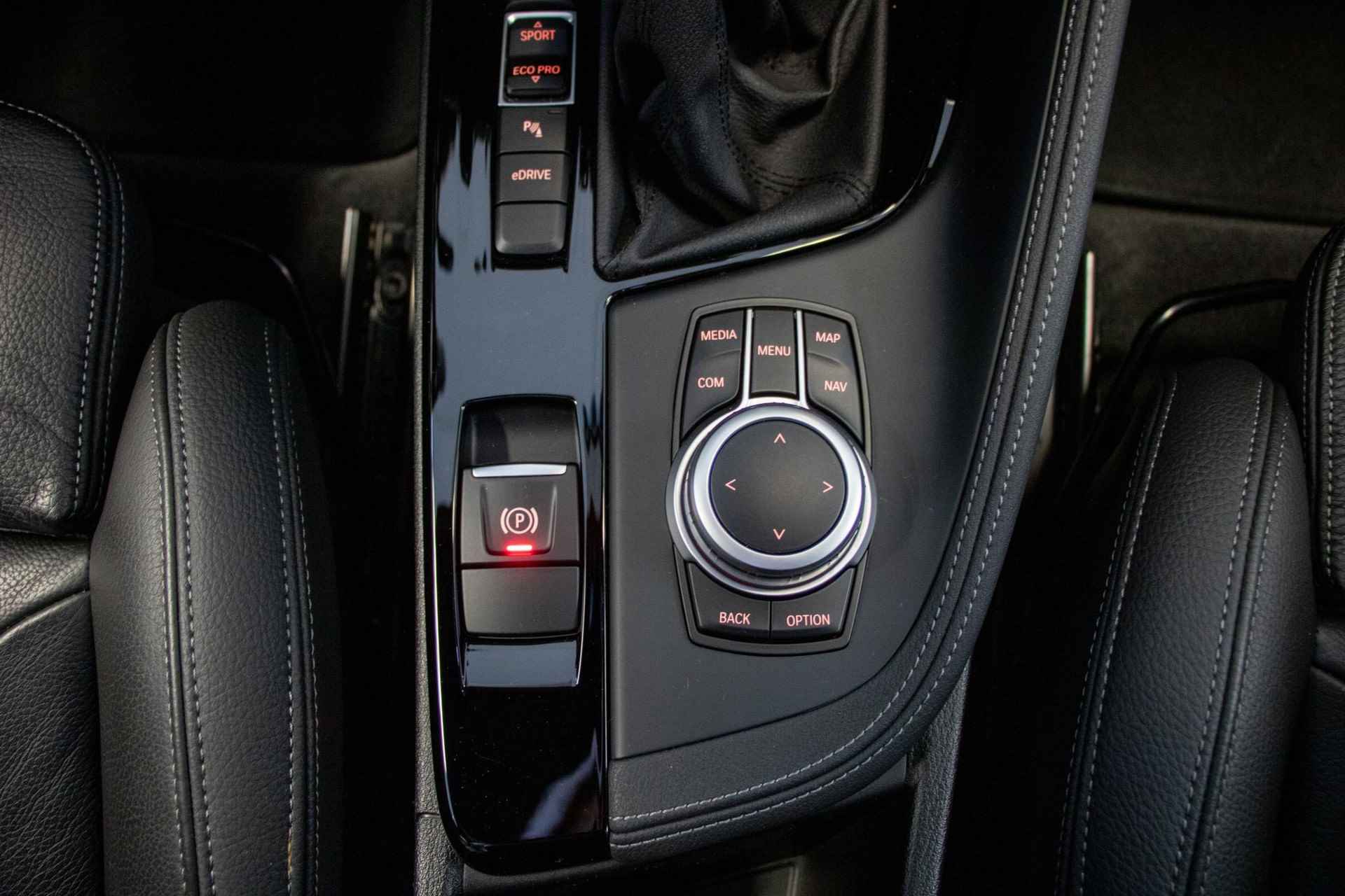 BMW X2 xDrive25e High Executive | Panoramadak | 19" velgen | Comfort Access | - 20/35