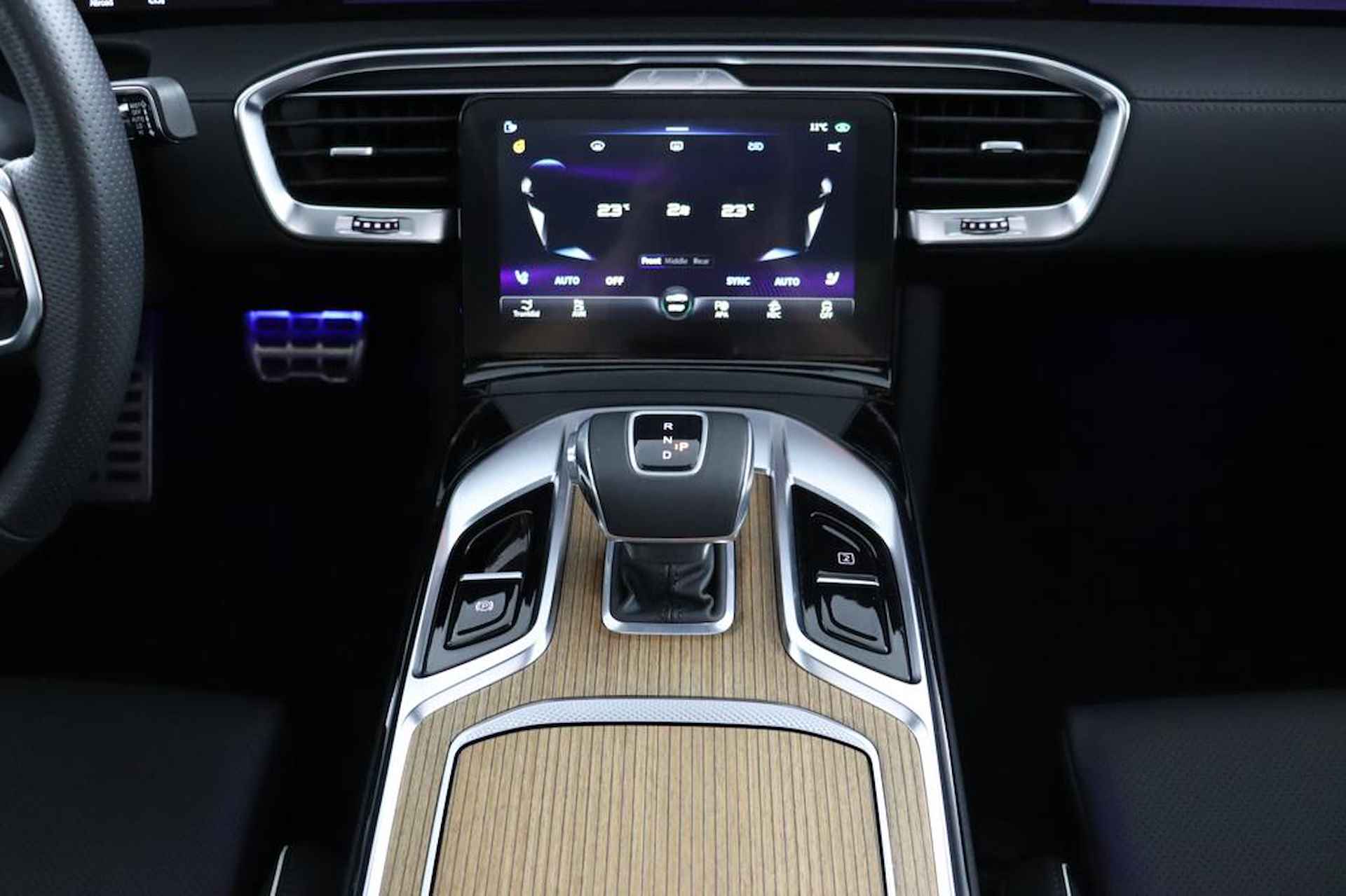 Hongqi E-HS9 President 99 kWh 6-Pers | Schuif/Kanteldak | Lederen Interieur | Stoel/stuurverwarming | Navigatie | Adaptive Cruise Control | Camera | Carplay - 24/63