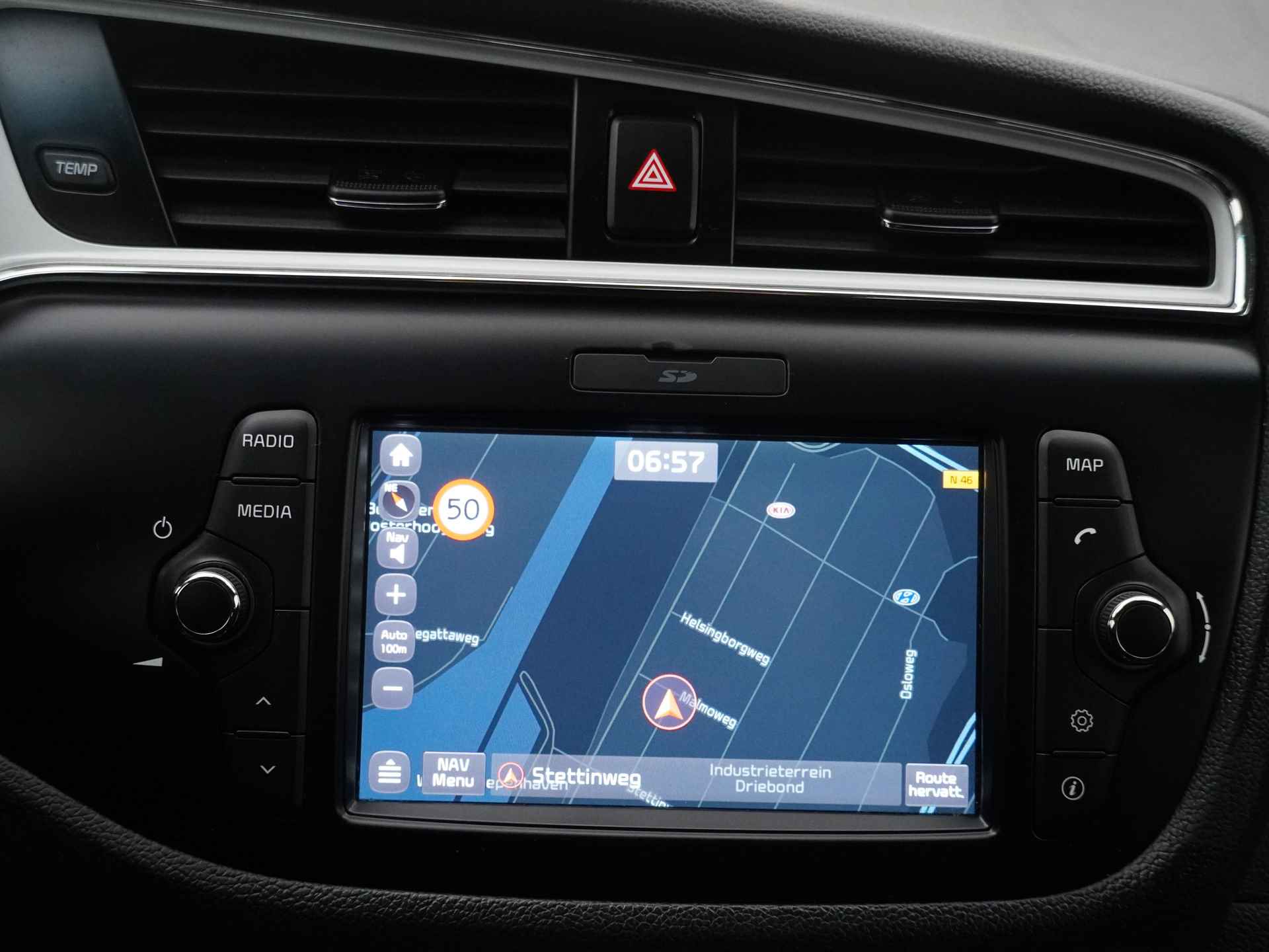 Kia cee'd Sportswagon 1.0 T-GDi Design Edition - Navigatie - Achteruitrijcamera - Climate Control - Parkeer sensoren - Fabrieksgarantie tot 06-2025 - 29/44