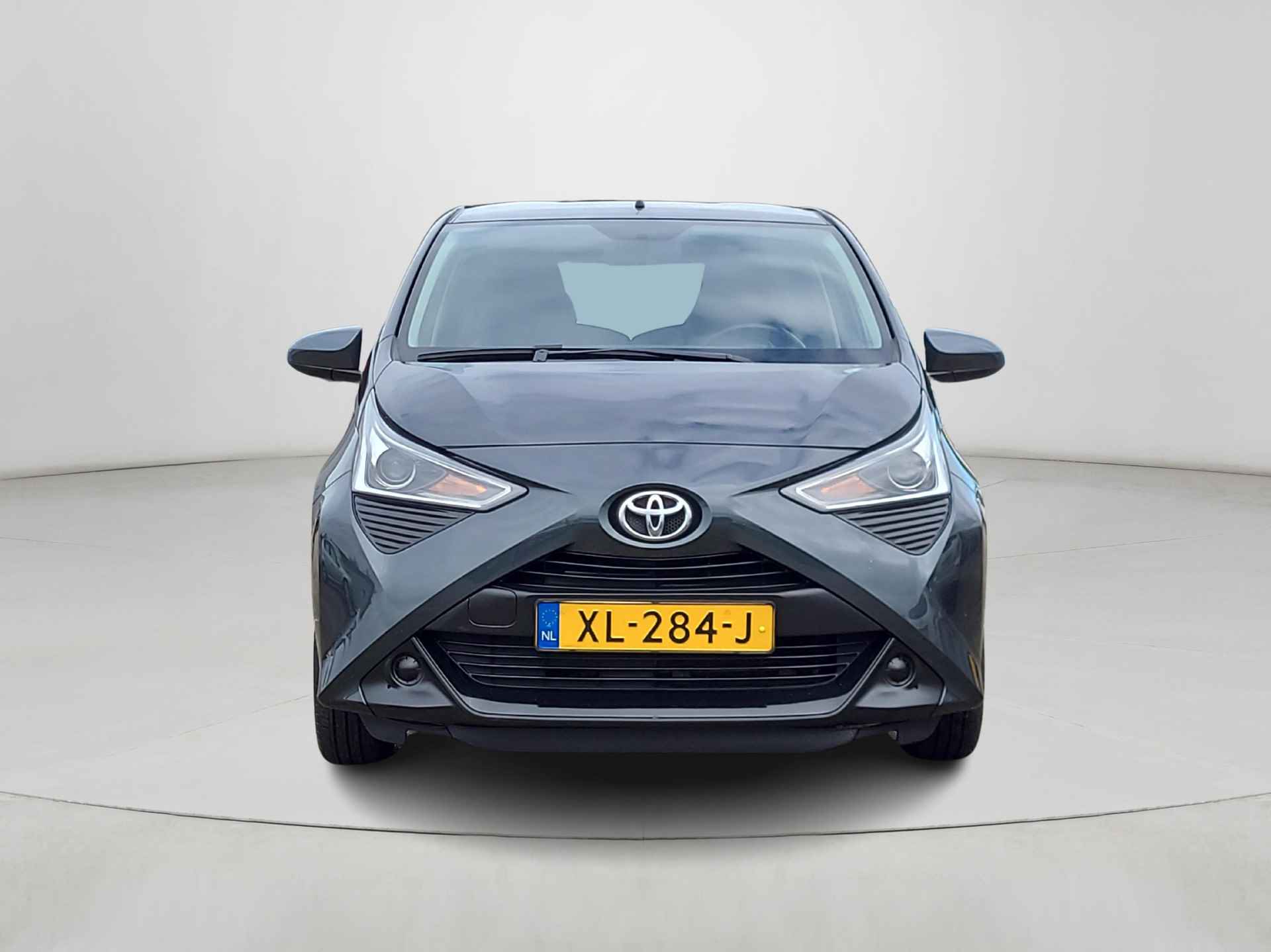 Toyota Aygo 1.0 VVT-i x-play | Airco | Parkeercamera | Rijklaarprijs incl. garantie | - 9/28